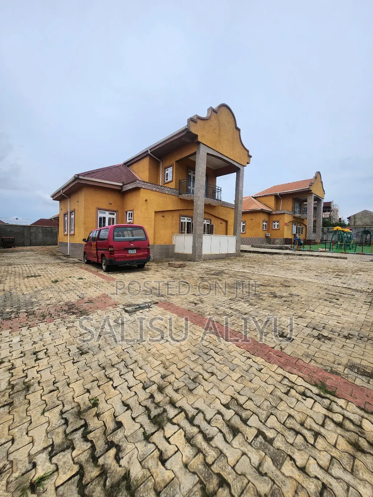3bdrm Penthouse in Galadimawa for sale