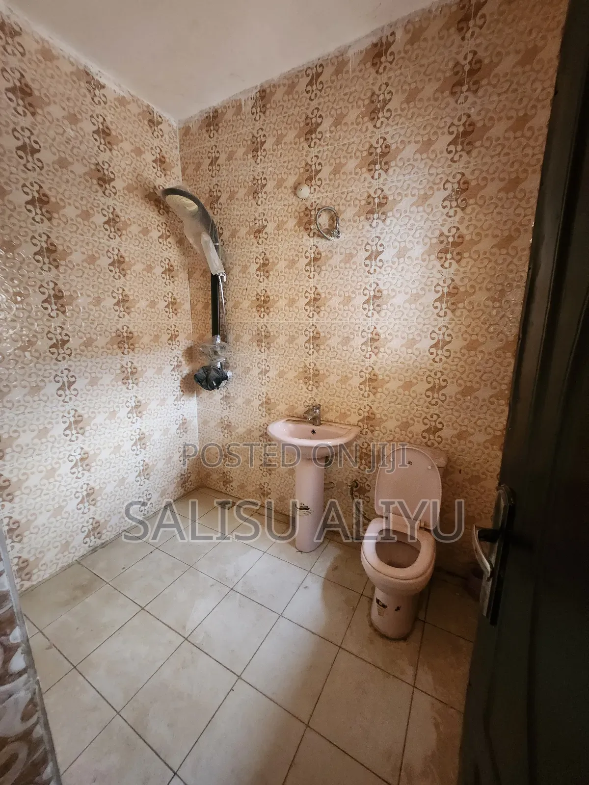 3bdrm Penthouse in Galadimawa for sale