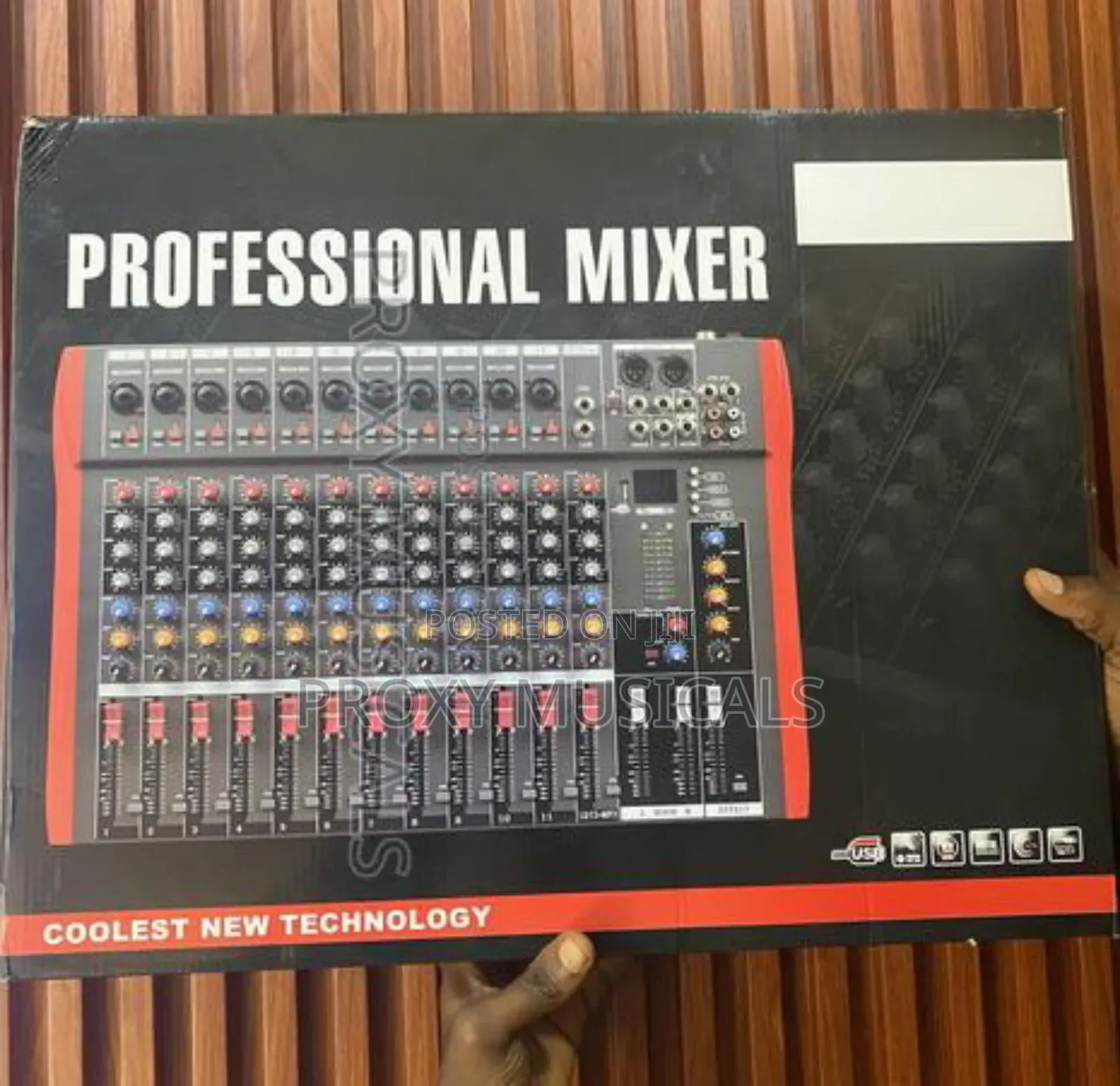 12 Channels Yamaha Mixer
