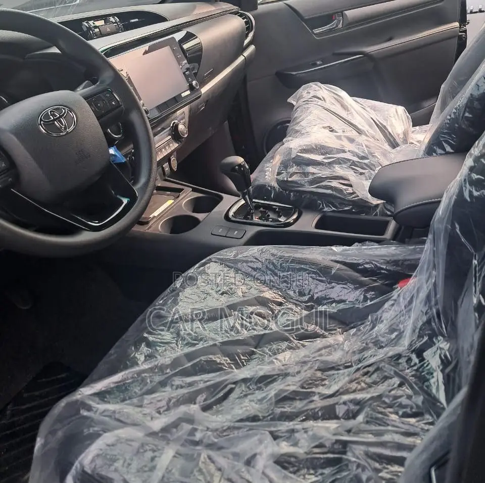 New Toyota Hilux 2025 Black