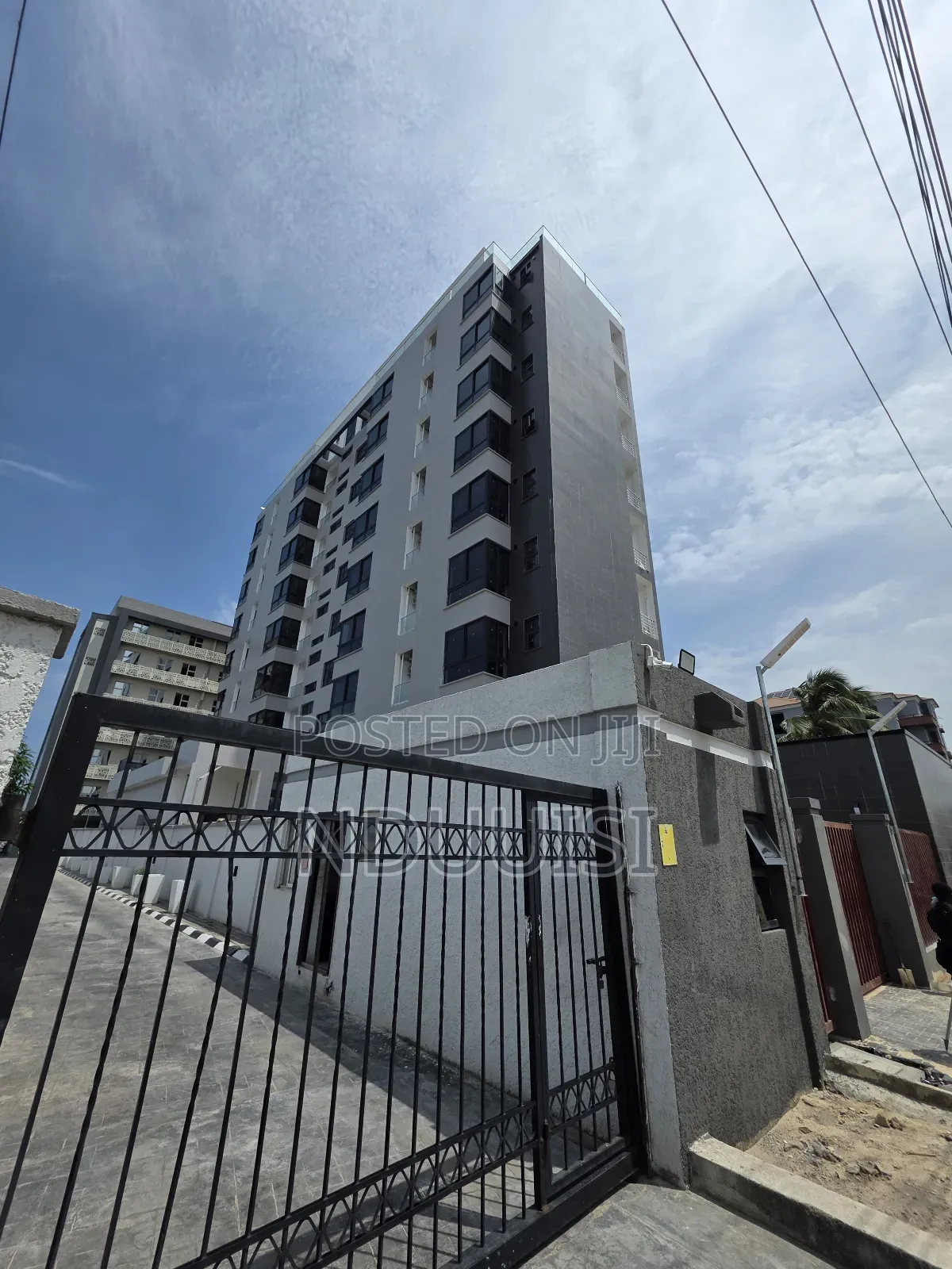 3bdrm Apartment in Lekki Phase 1 for sale