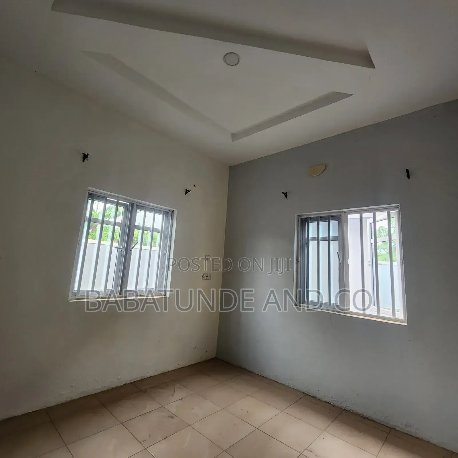 3bdrm Block of Flats in Moniya for sale