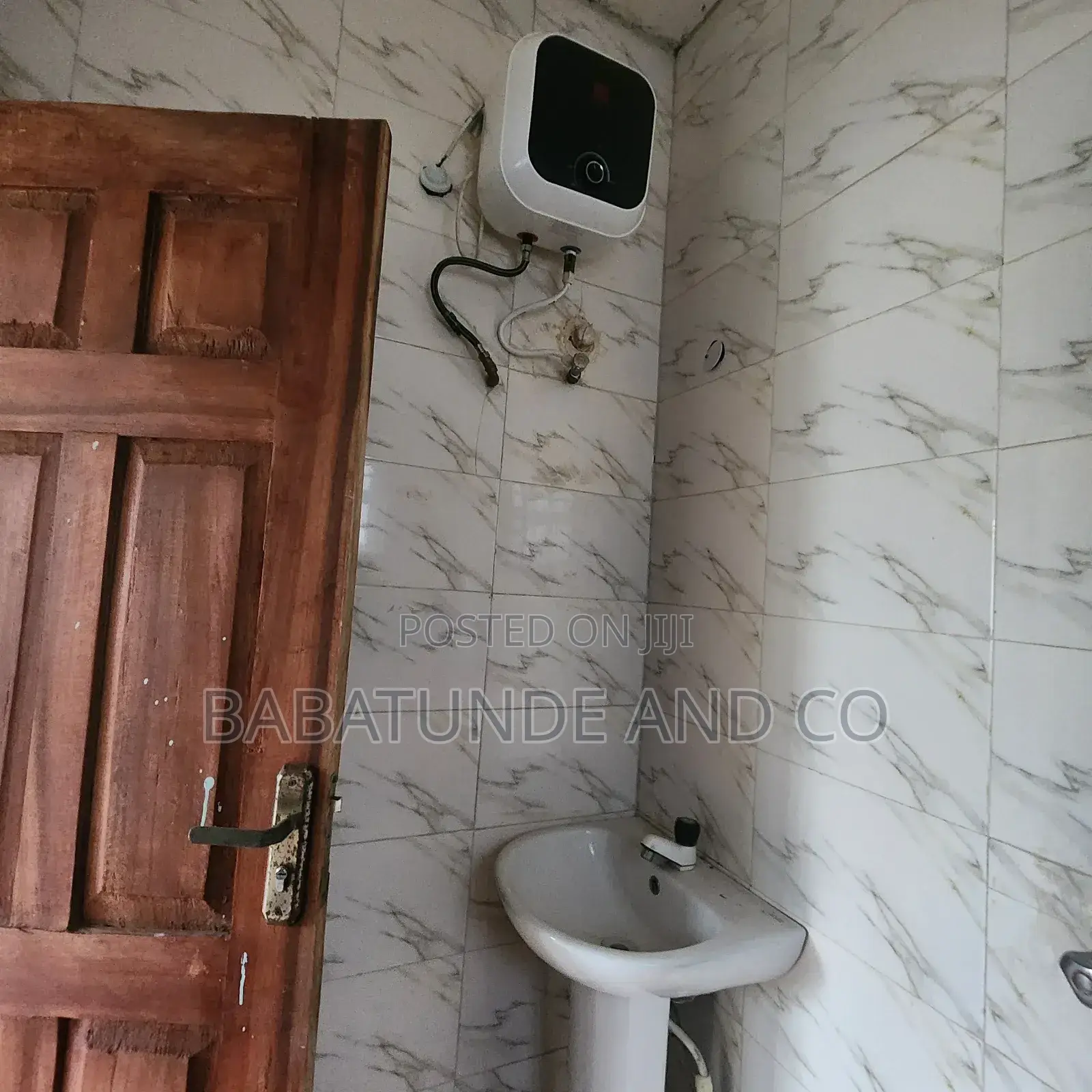 3bdrm Block of Flats in Moniya for sale