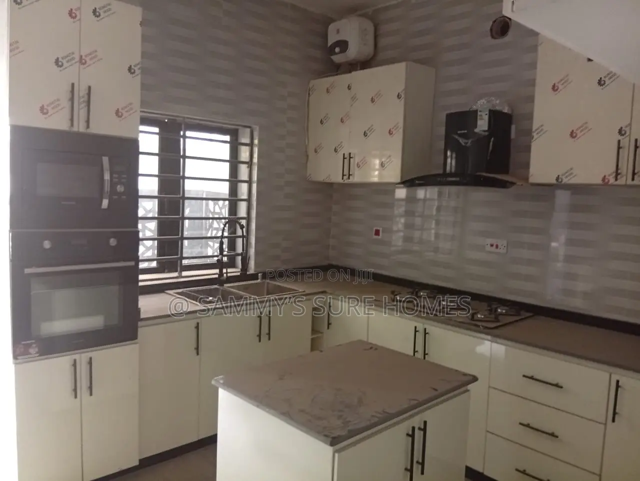 4bdrm Duplex in Jahi Gilmore for rent