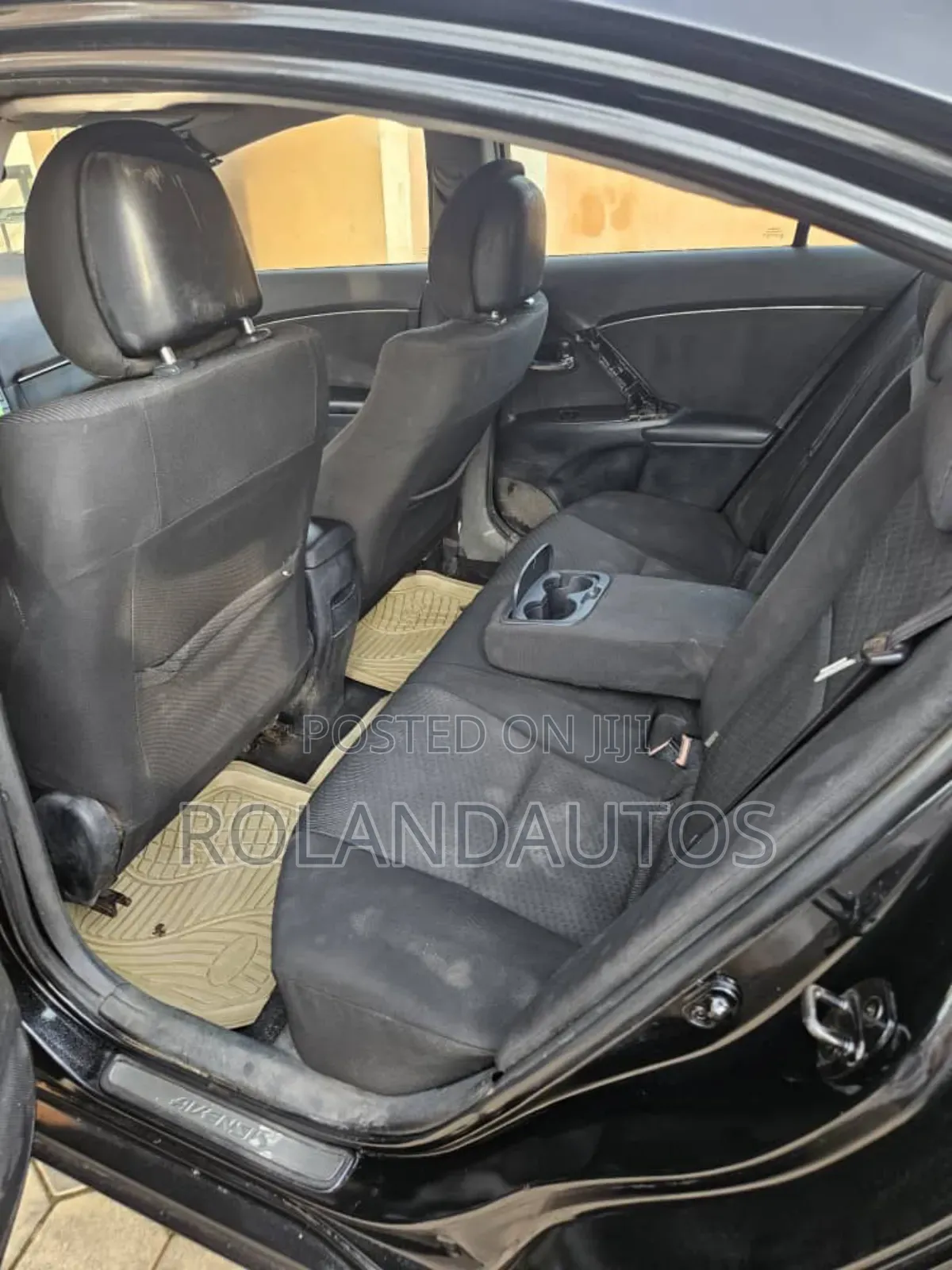 Toyota Avensis 2011 Black