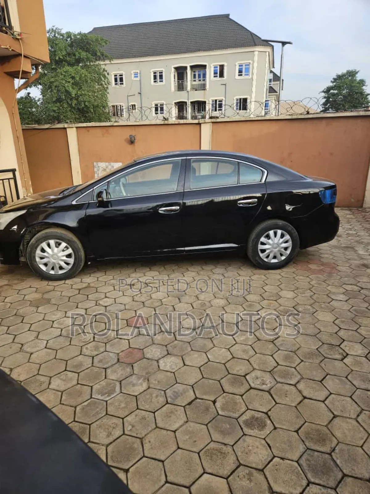 Toyota Avensis 2011 Black