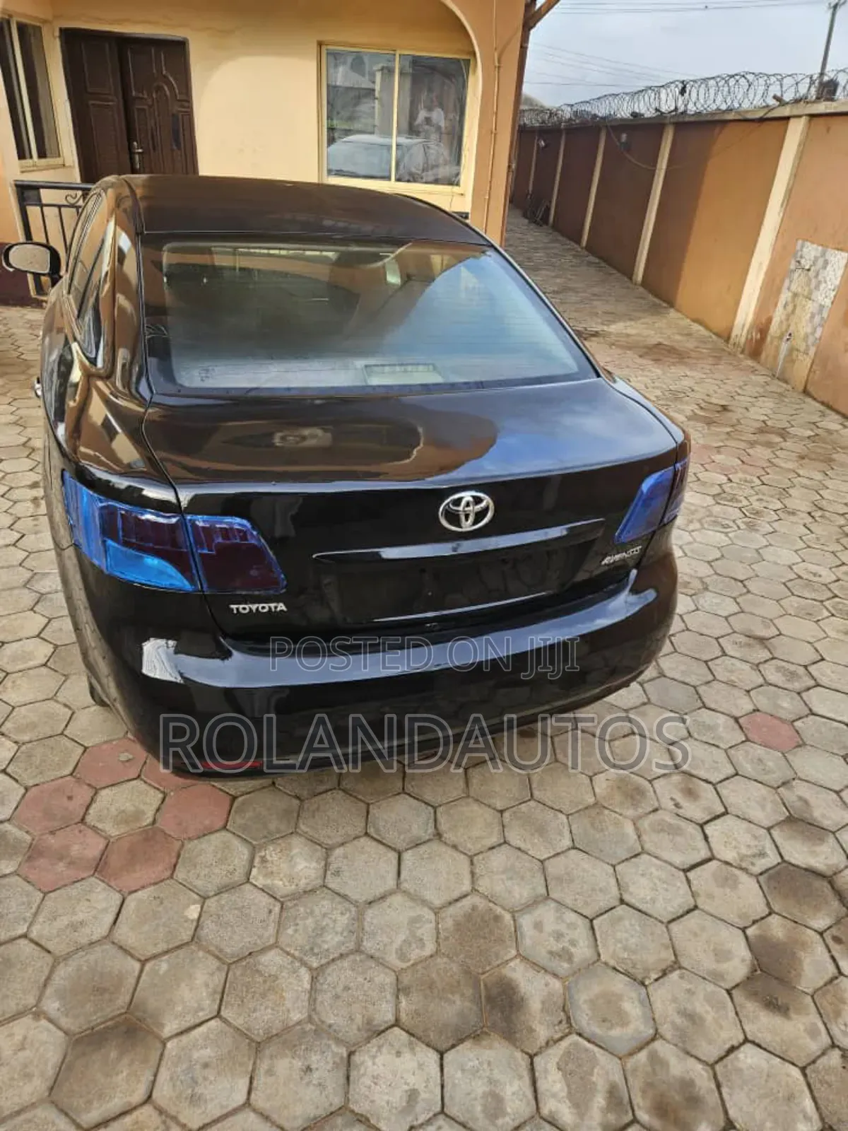 Toyota Avensis 2011 Black