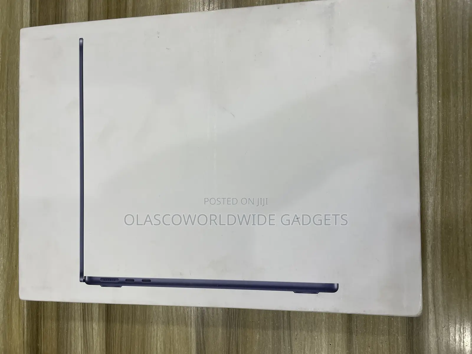 New Laptop Apple MacBook Air 2025 M4 13-inch 16GB Apple M4 SSD 256GB