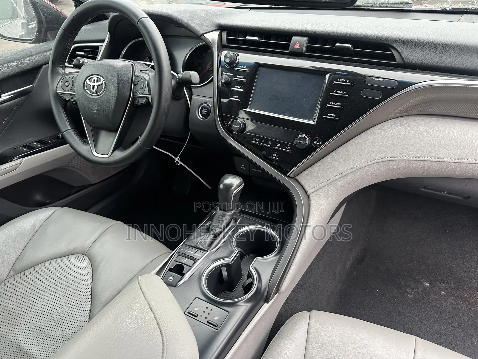 Toyota Camry XSE FWD (2.5L 4cyl 8AM) 2018 Red
