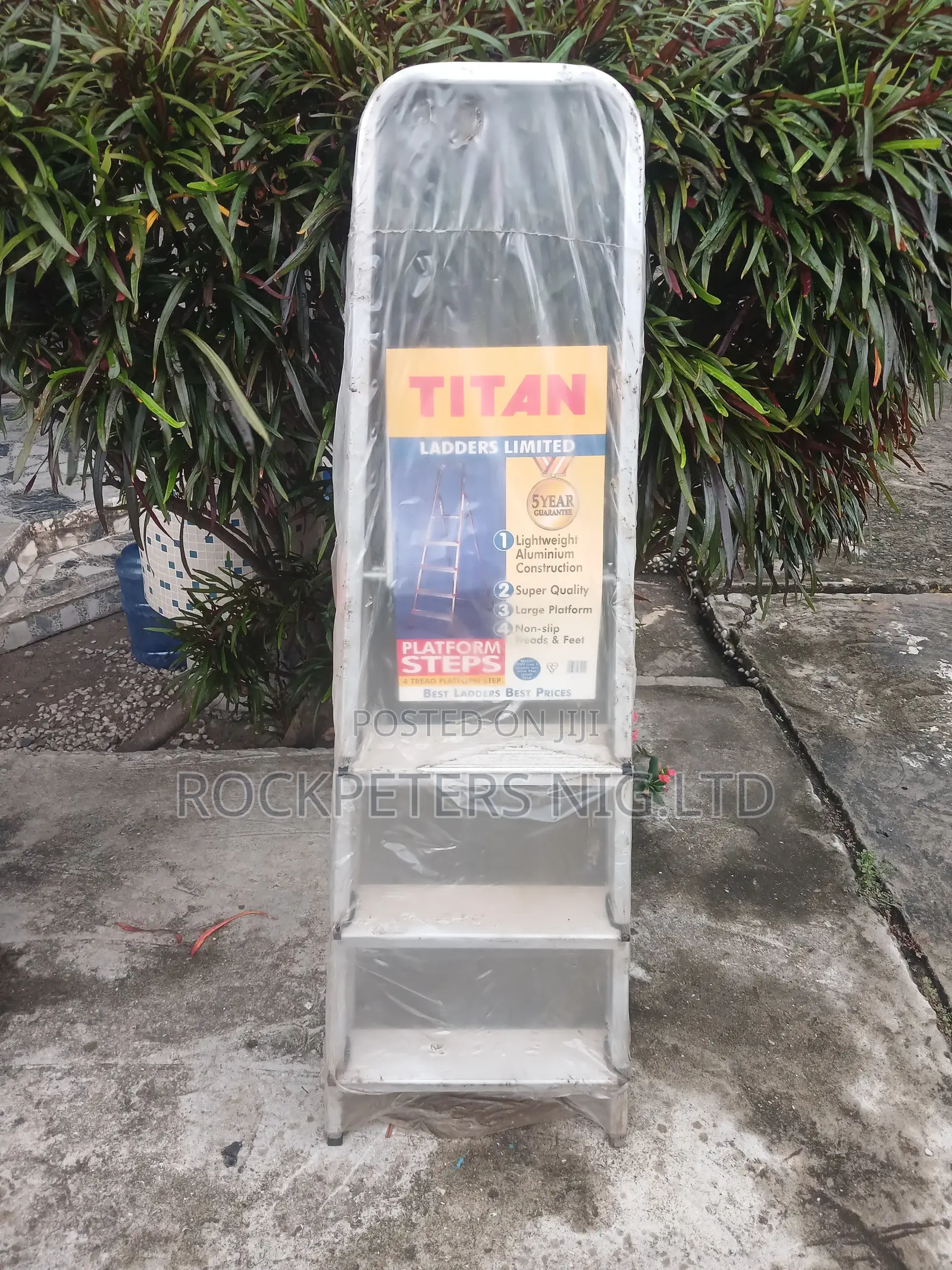 Titan 4-Steps Aluminium Platform Ladder