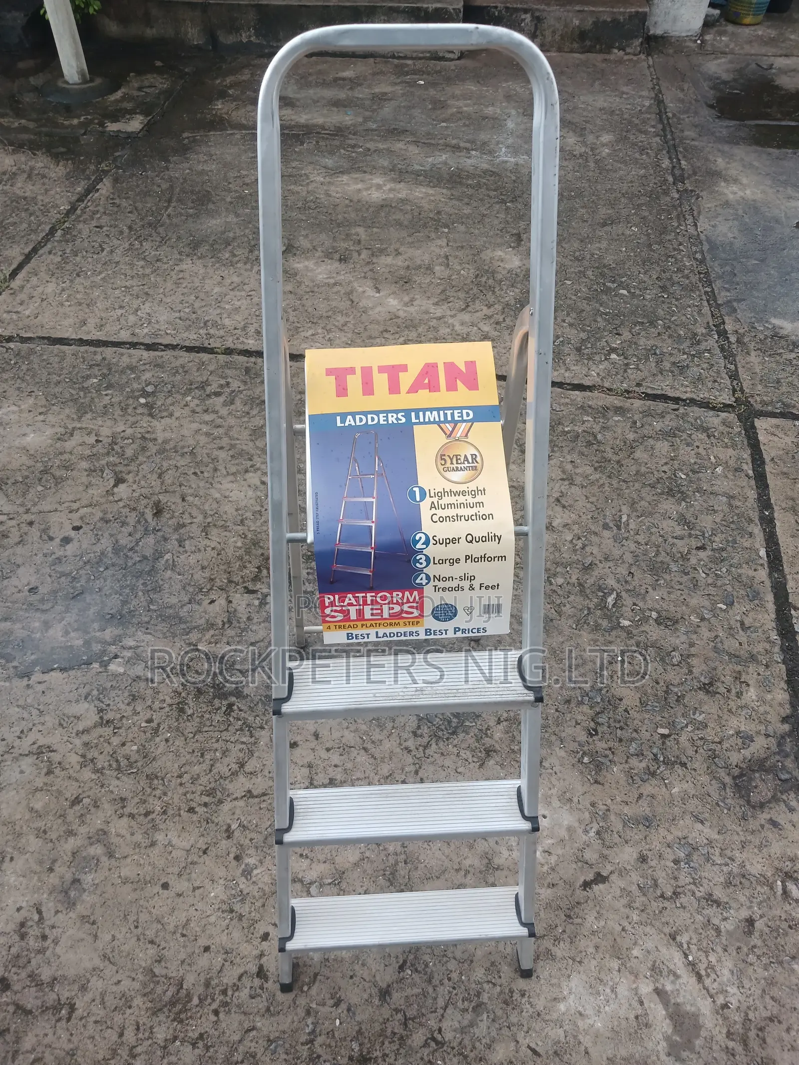 Titan 4-Steps Aluminium Platform Ladder