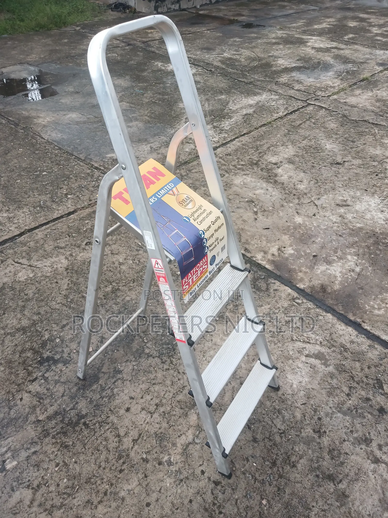 Titan 4-Steps Aluminium Platform Ladder