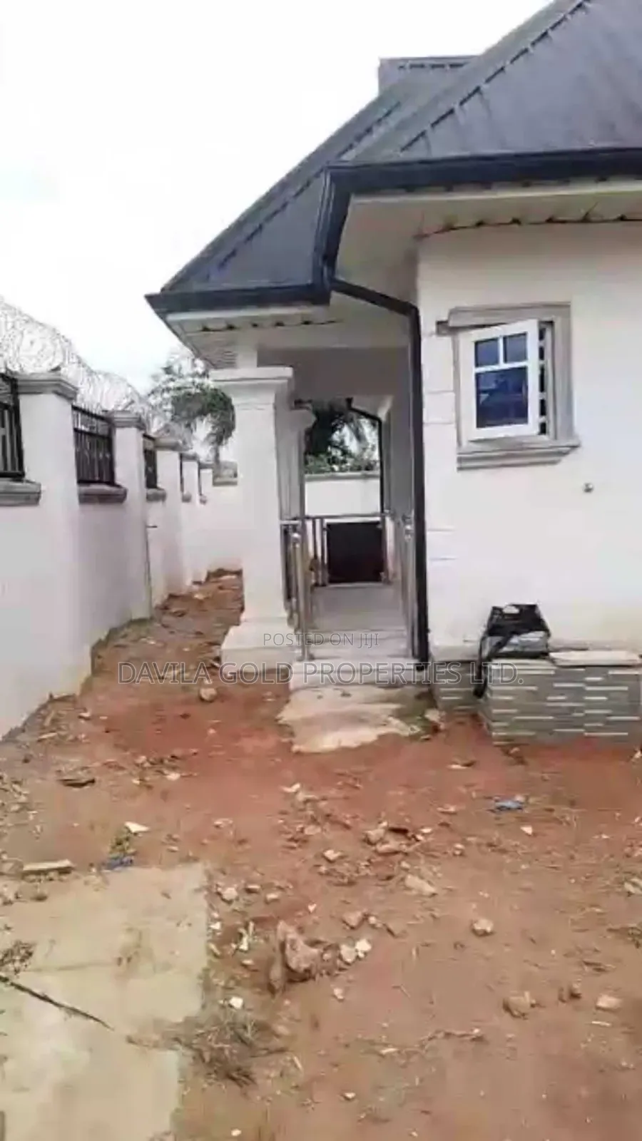 7bdrm Block of Flats in Benin City for sale