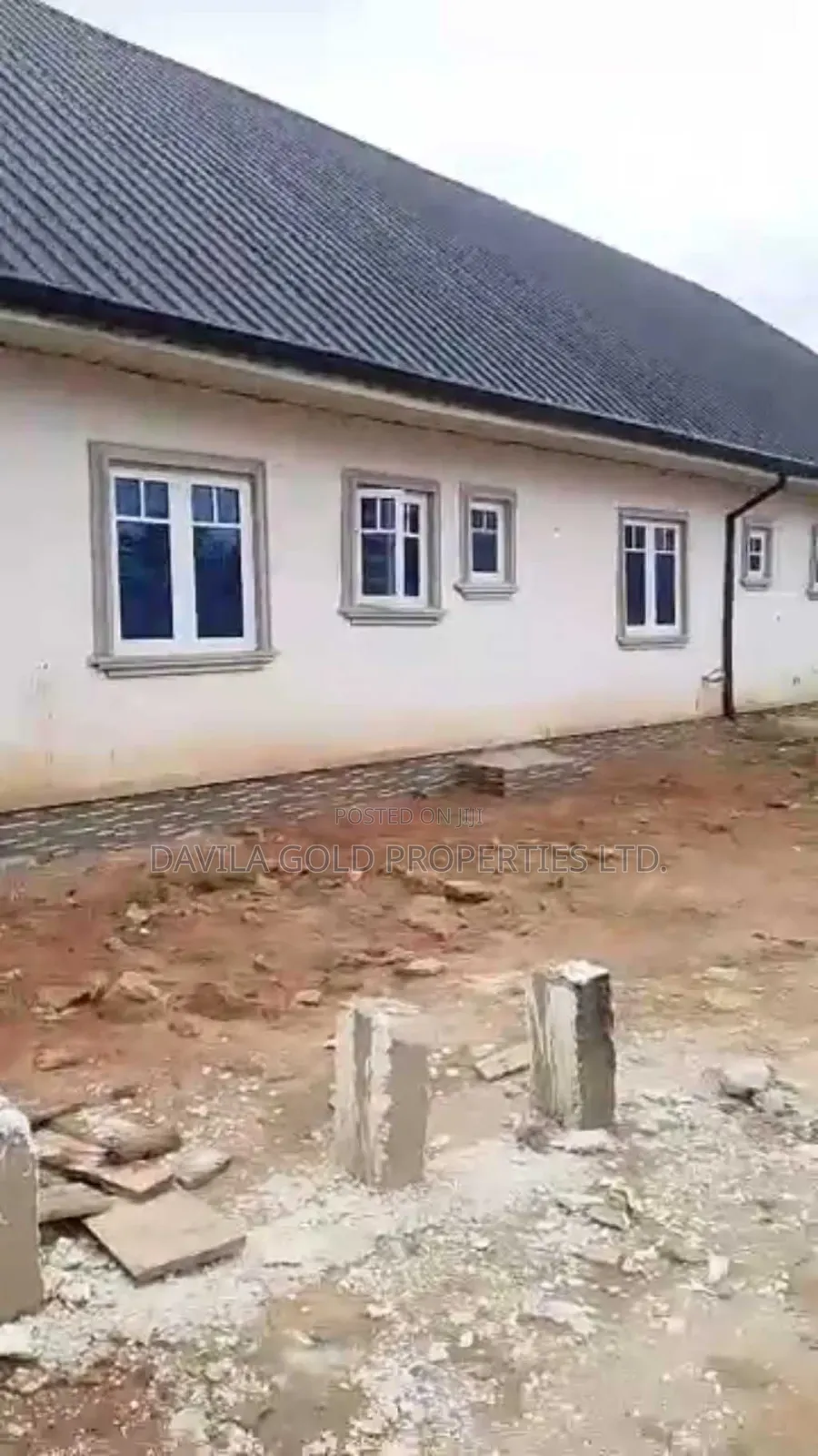 7bdrm Block of Flats in Benin City for sale