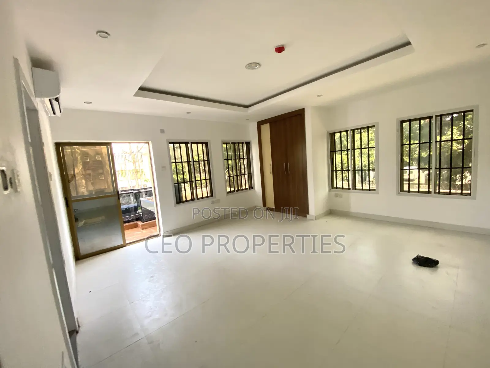 3bdrm Block of Flats in Off Adeola Adeku, Victoria Island for rent