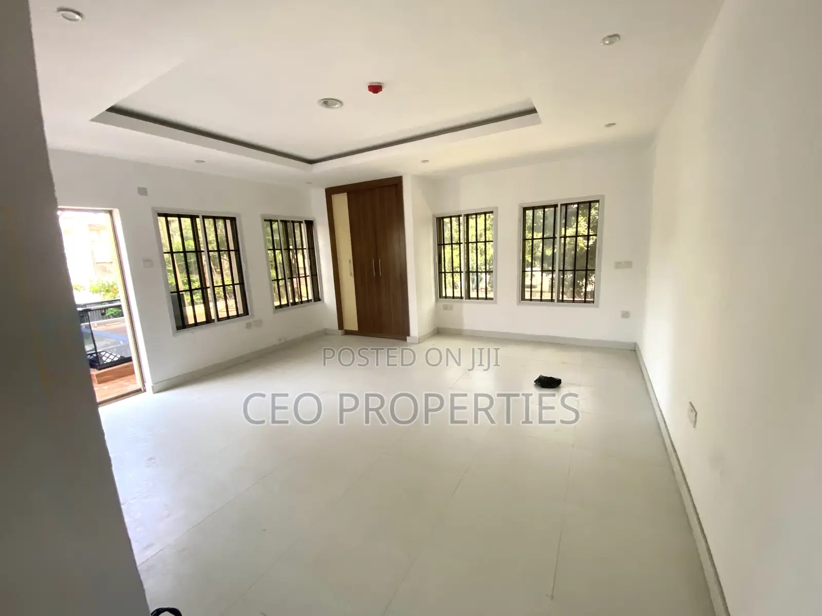 3bdrm Block of Flats in Off Adeola Adeku, Victoria Island for rent