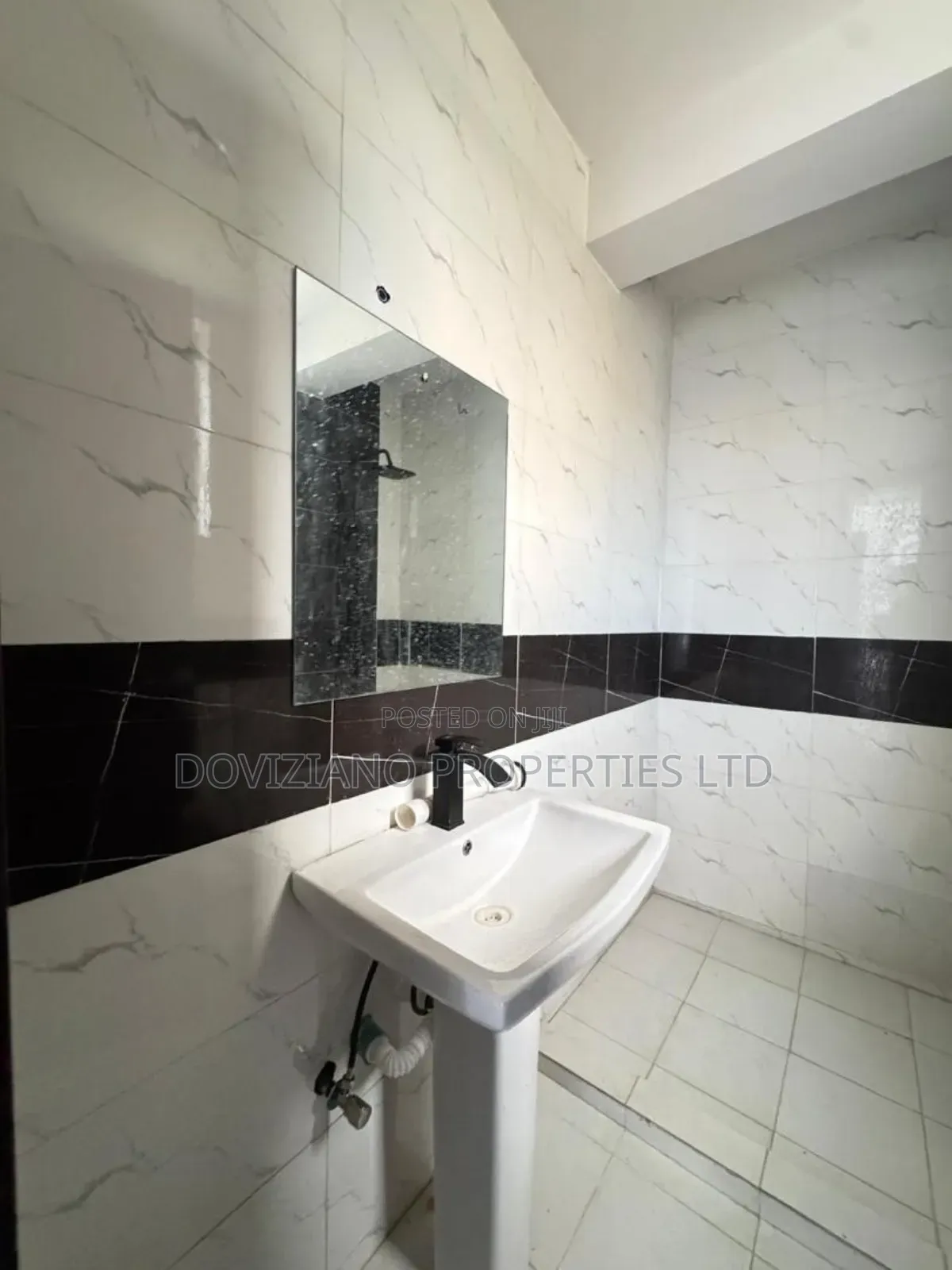 2bdrm Apartment in Chevron for sale