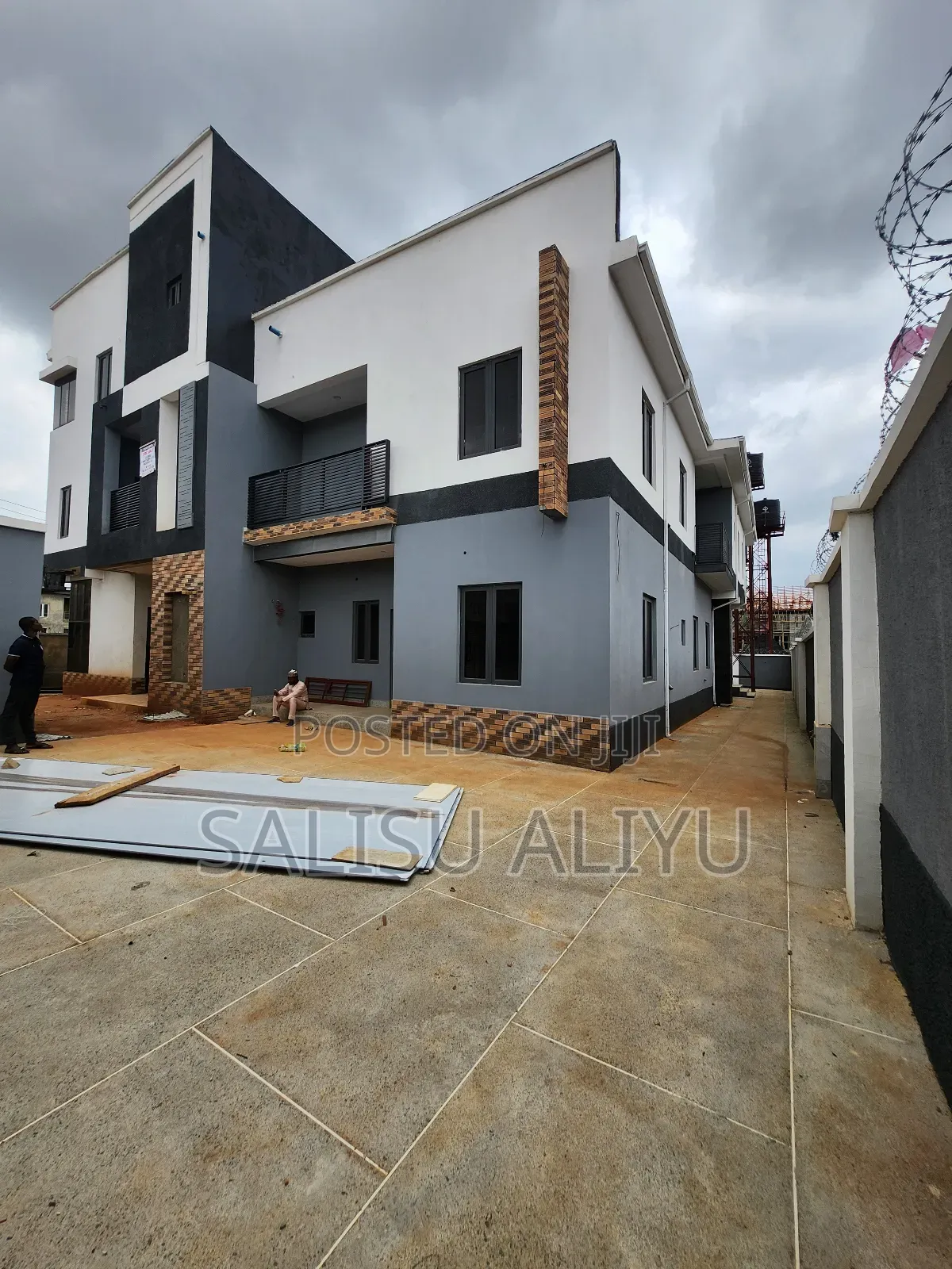 5bdrm Duplex in Jahi for sale
