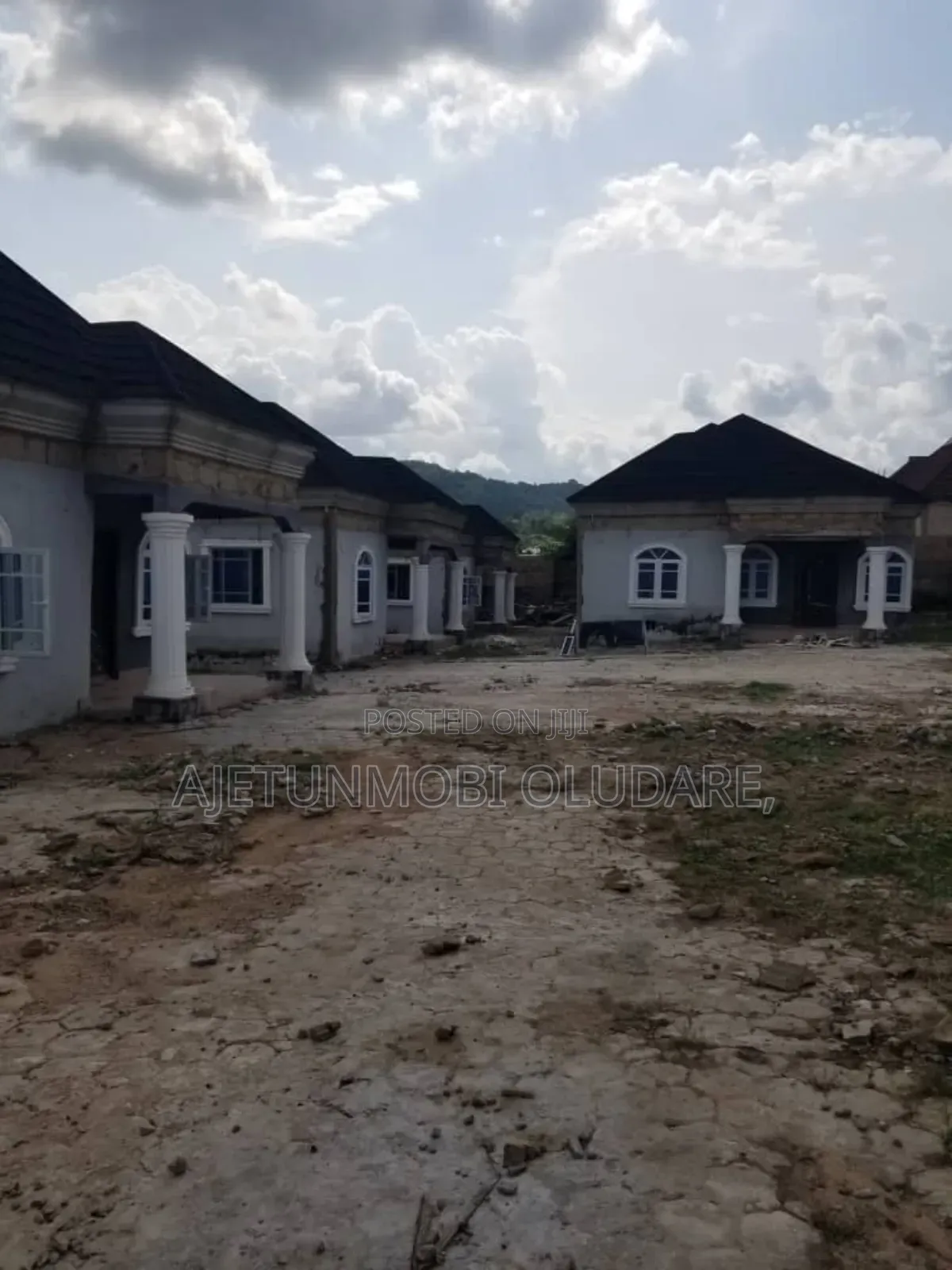 2bdrm Bungalow in Model Estate Chalet for sale