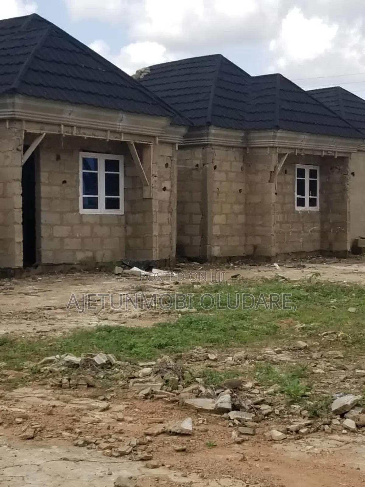 2bdrm Bungalow in Model Estate Chalet for sale