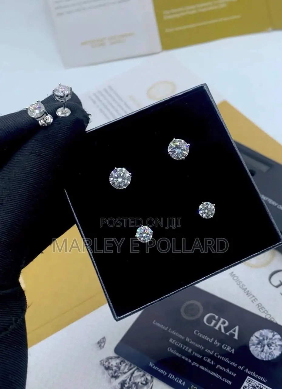 Vvs1 Moissanite Unisex Studs