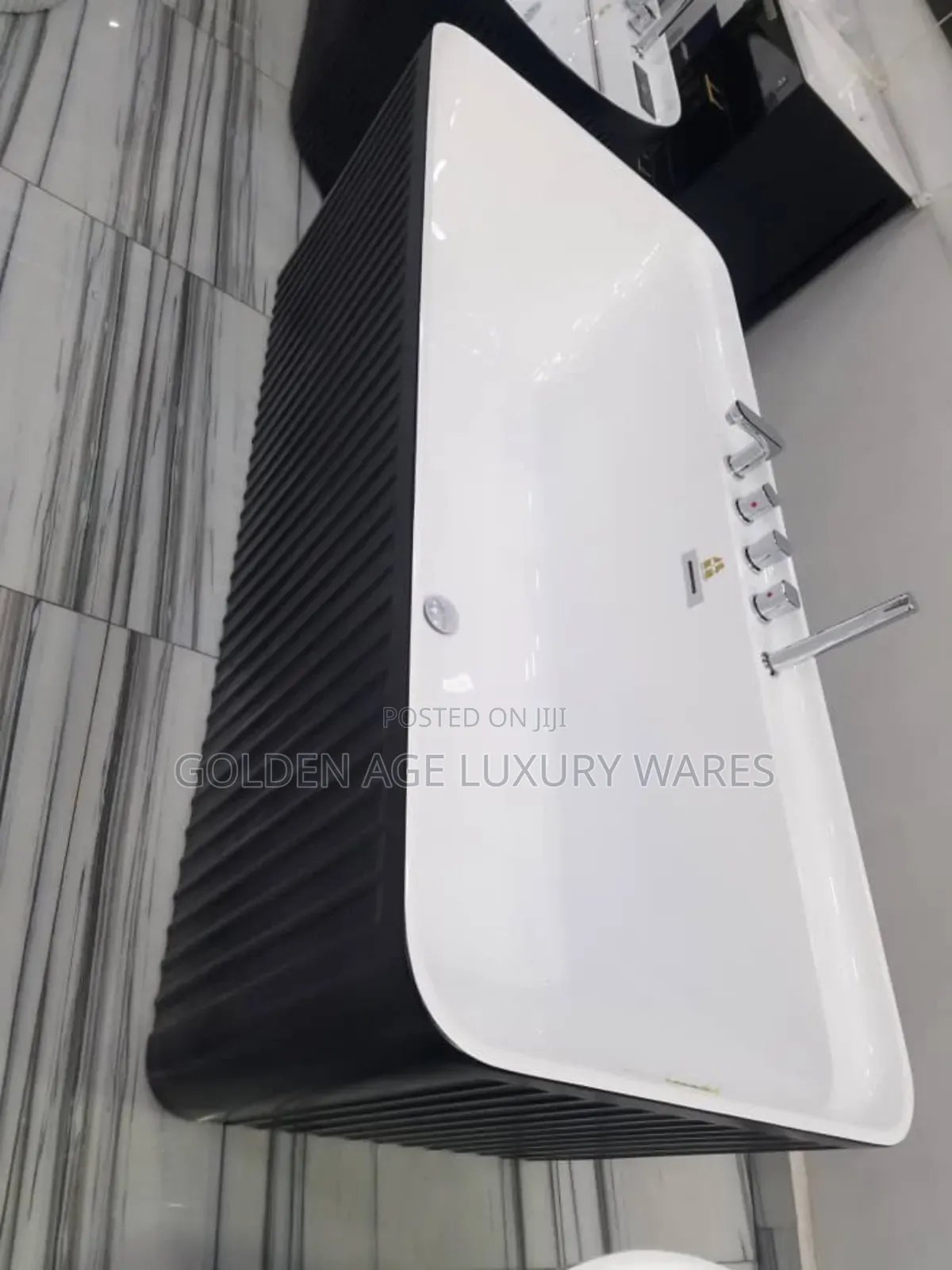 White and Black Bathtub With Faucet 170cm