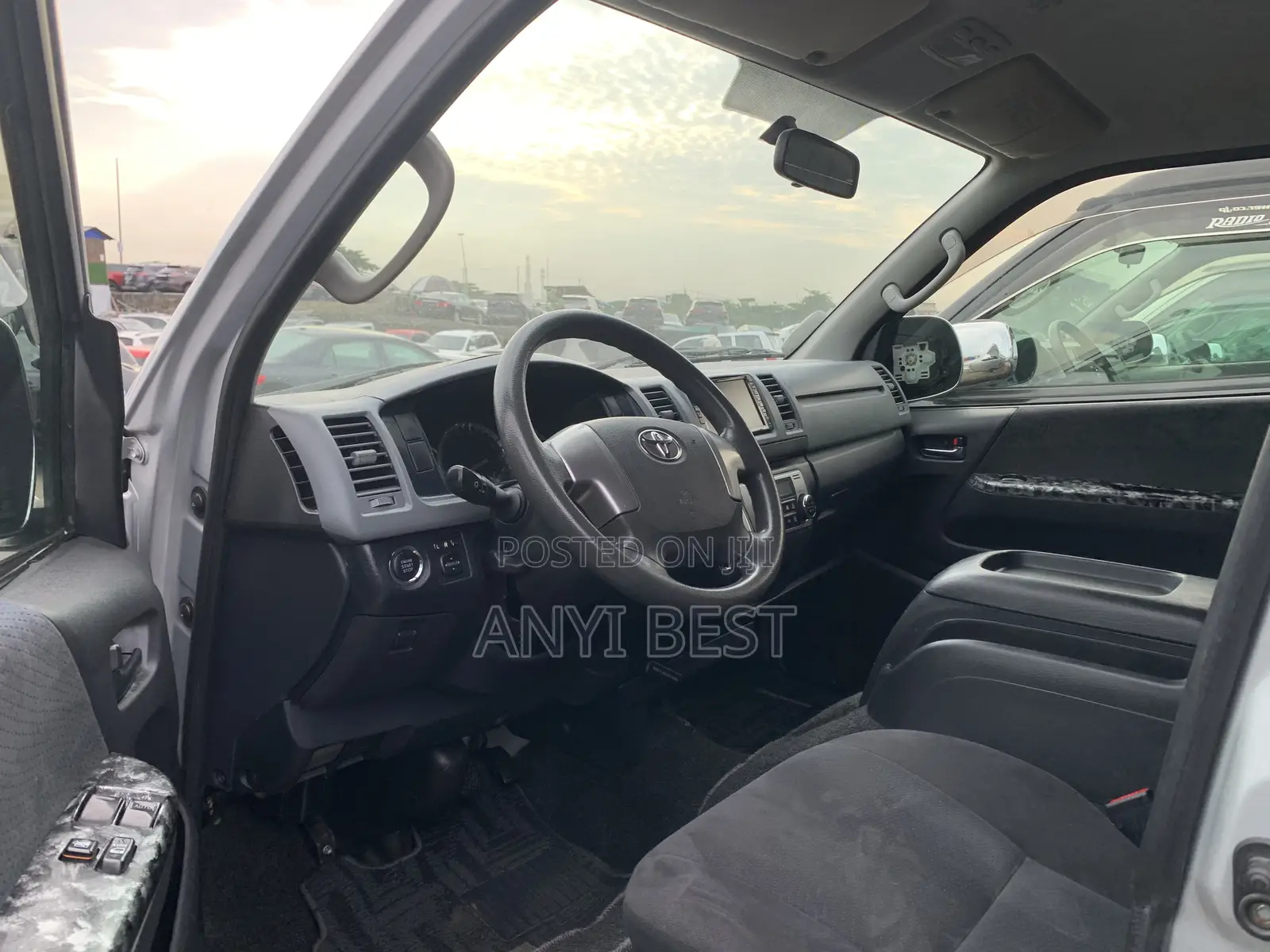 Toyota HiAce 2014 Silver