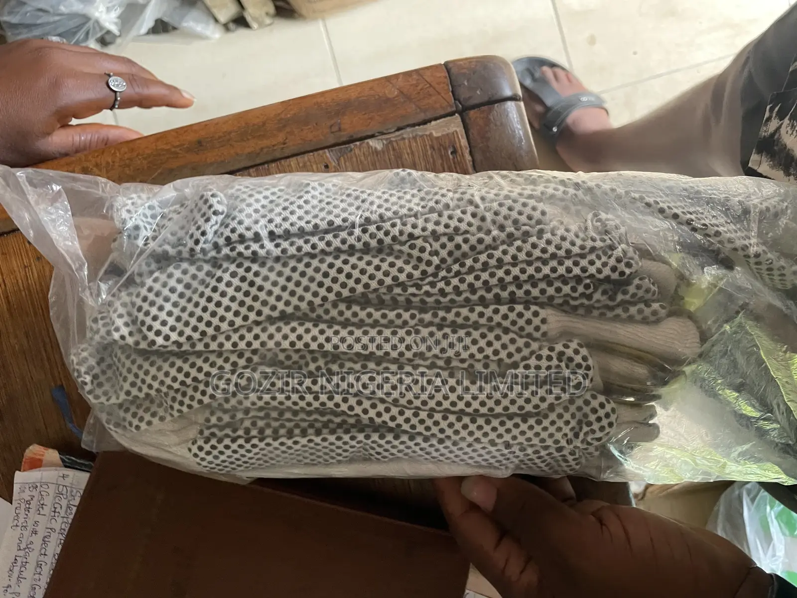 Dotted Handglove