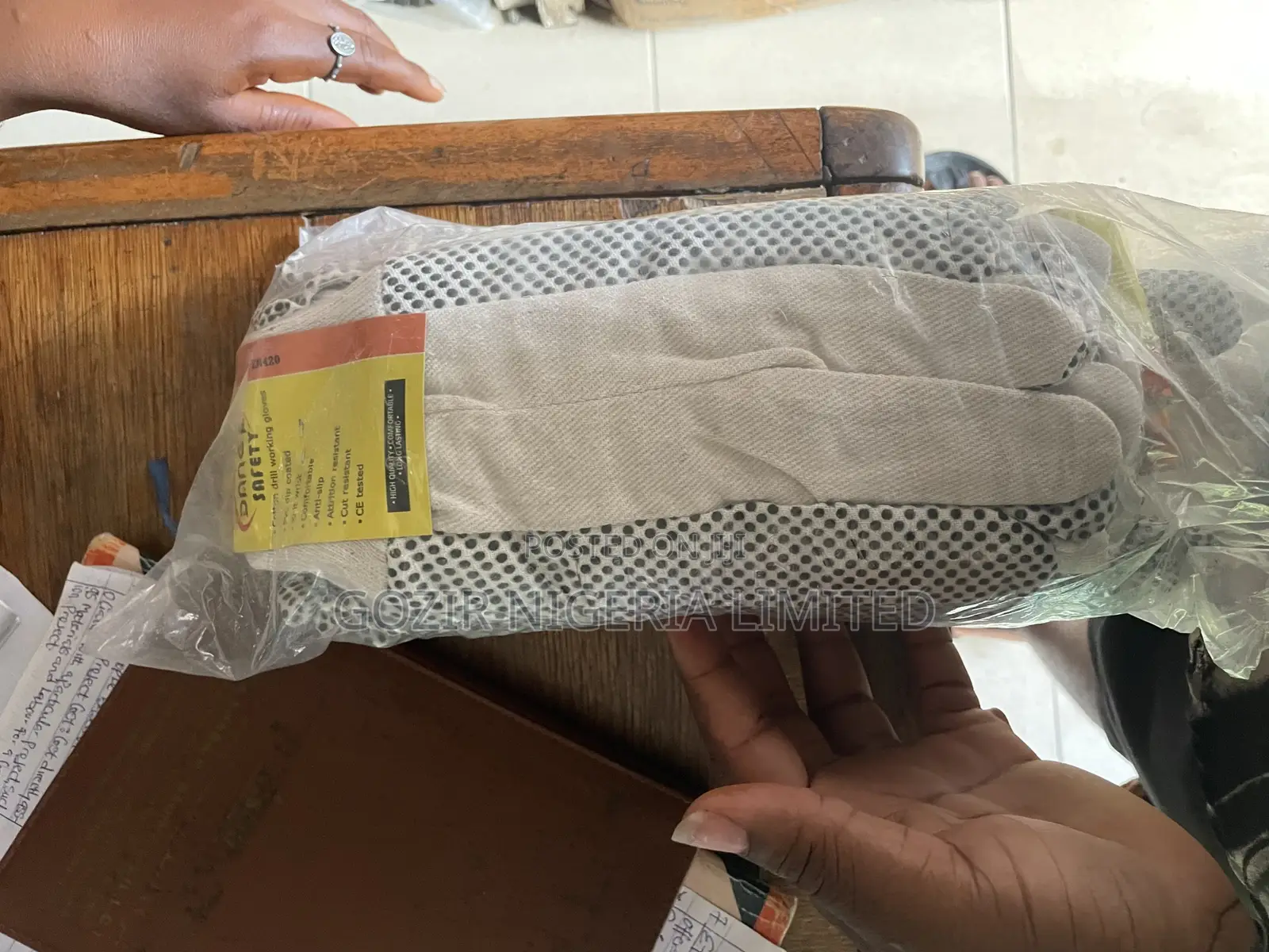 Dotted Handglove