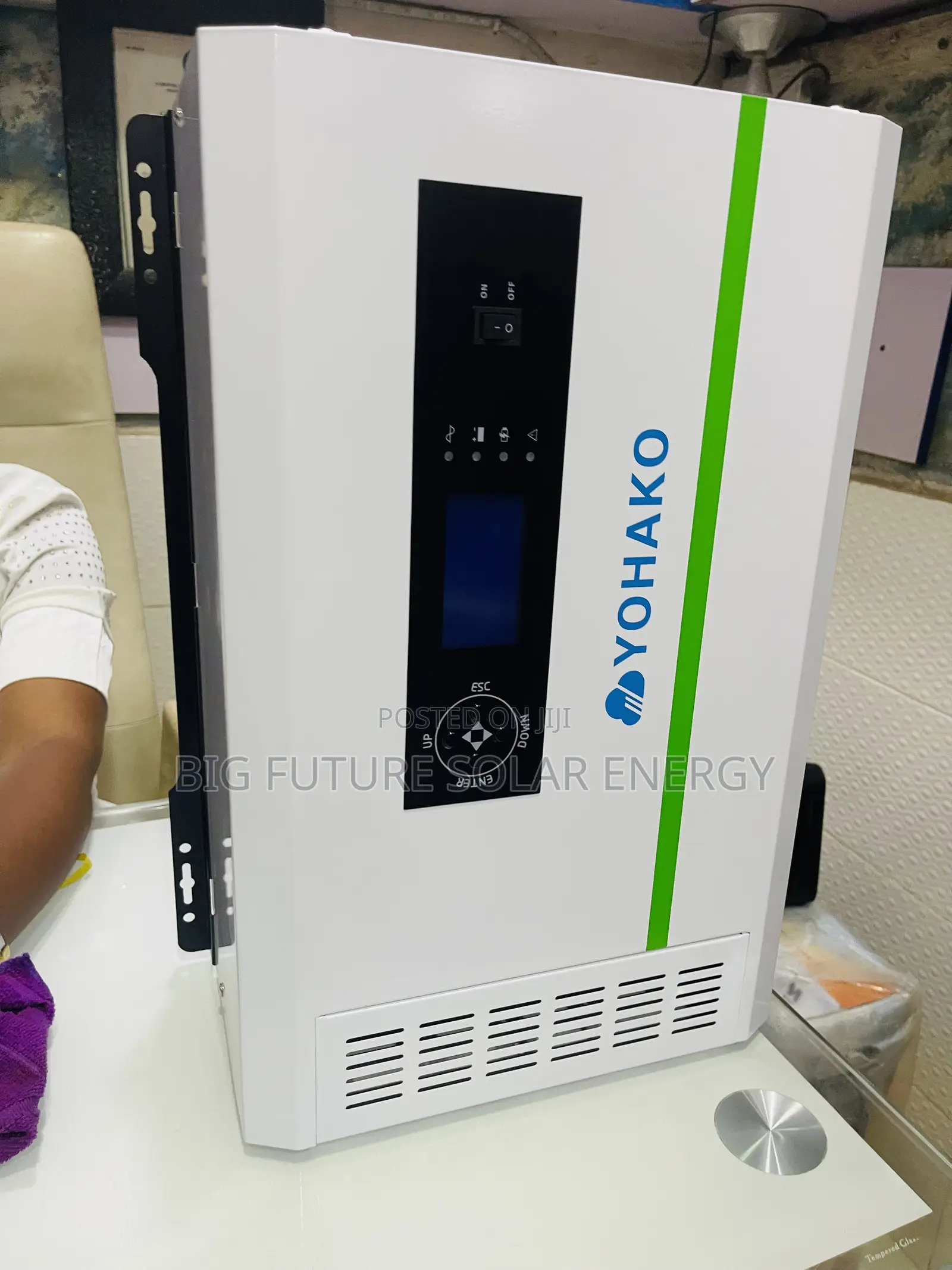 3.5kva Yohako Solar Inveter 24v.