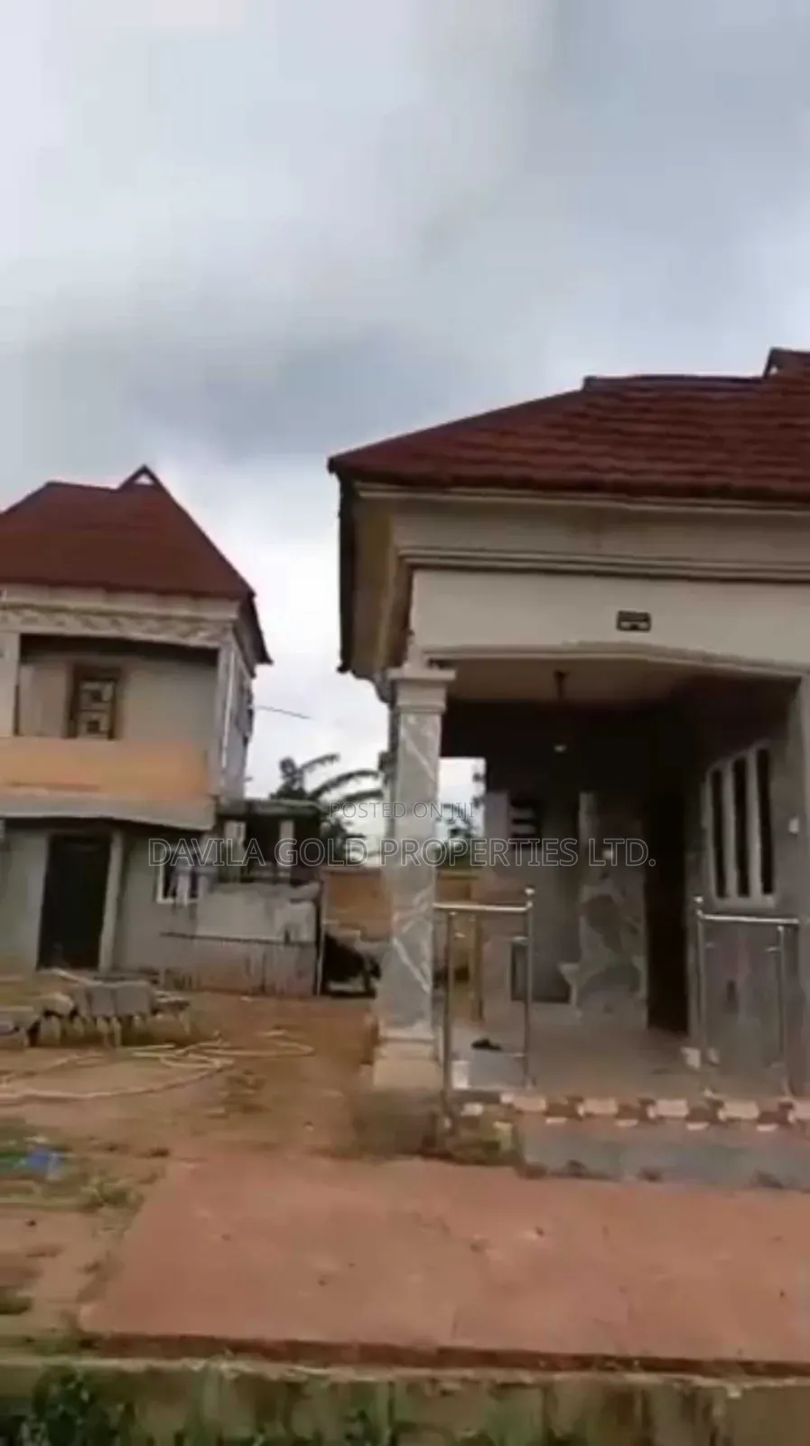 5bdrm Block of Flats in Benin City for sale