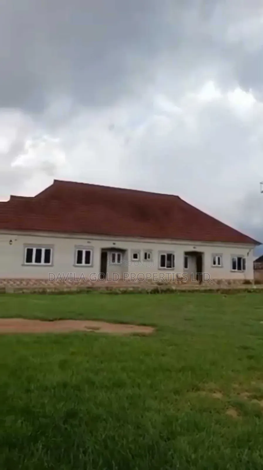 5bdrm Block of Flats in Benin City for sale