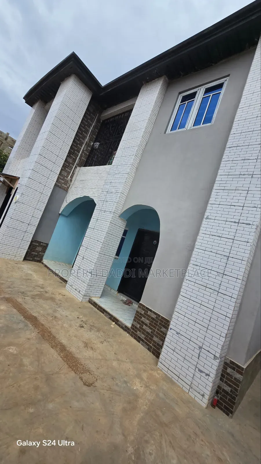 3bdrm Block of Flats in Ayobo for sale