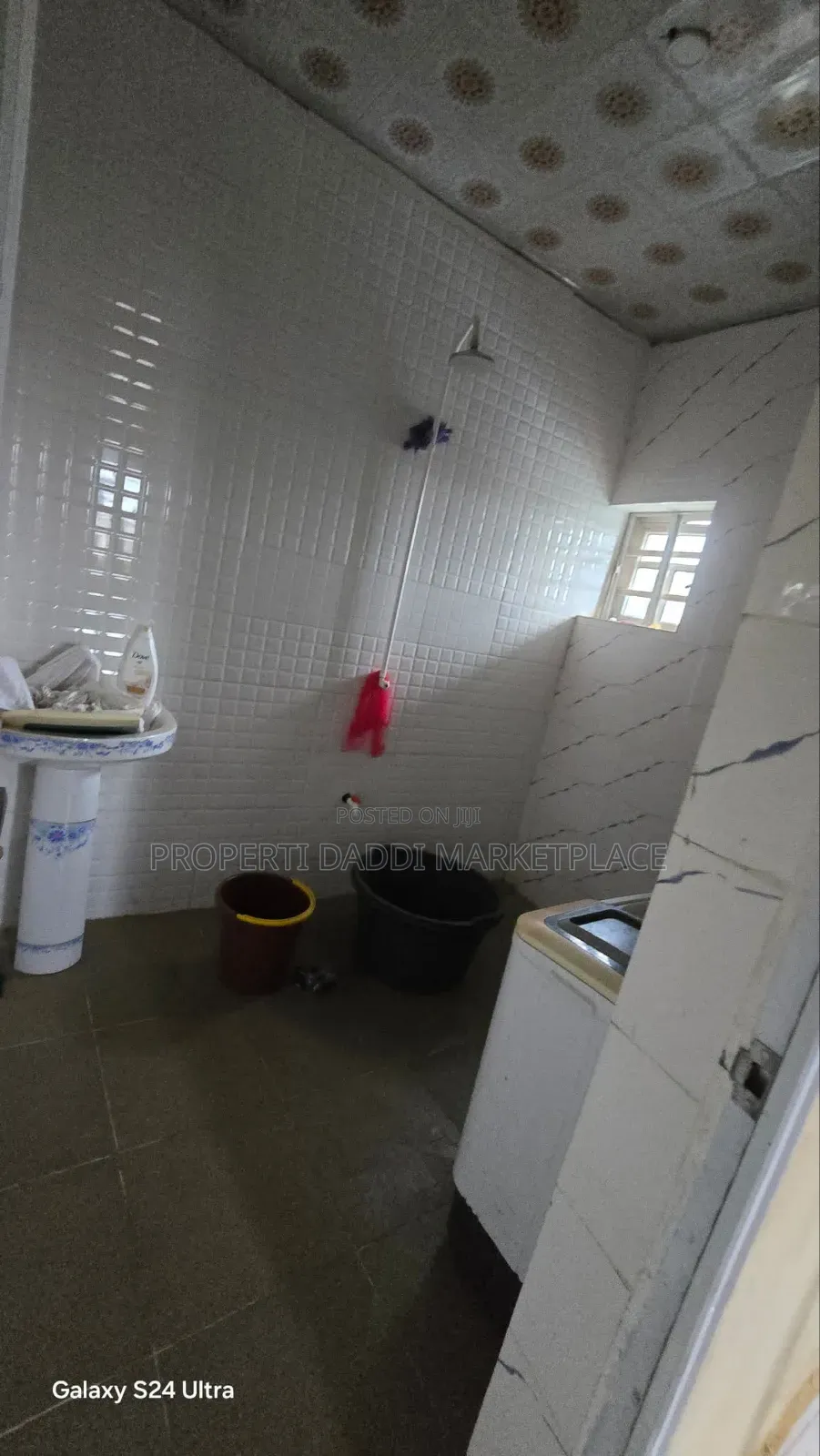 3bdrm Block of Flats in Ayobo for sale