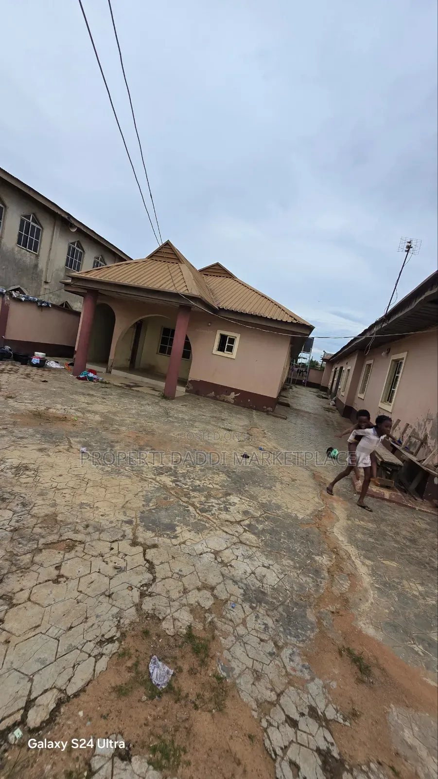 10bdrm Bungalow in Ayobo for sale