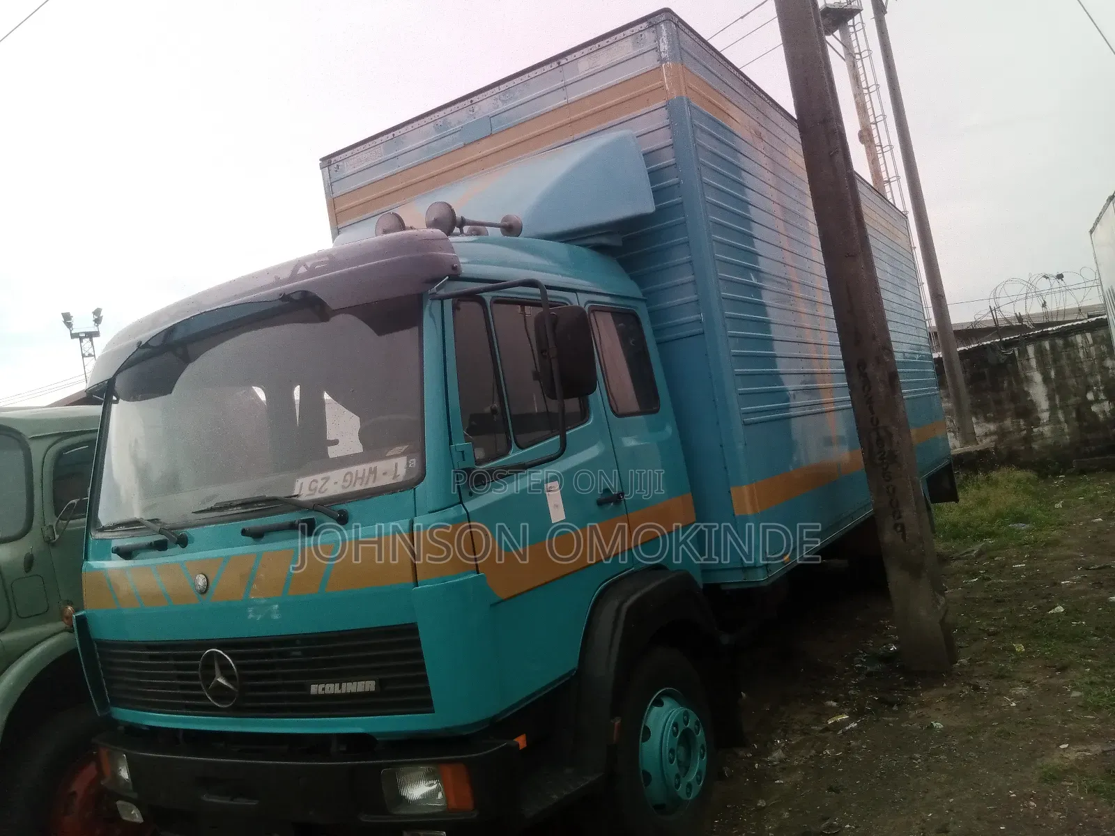1320 Mercedes Benz Container