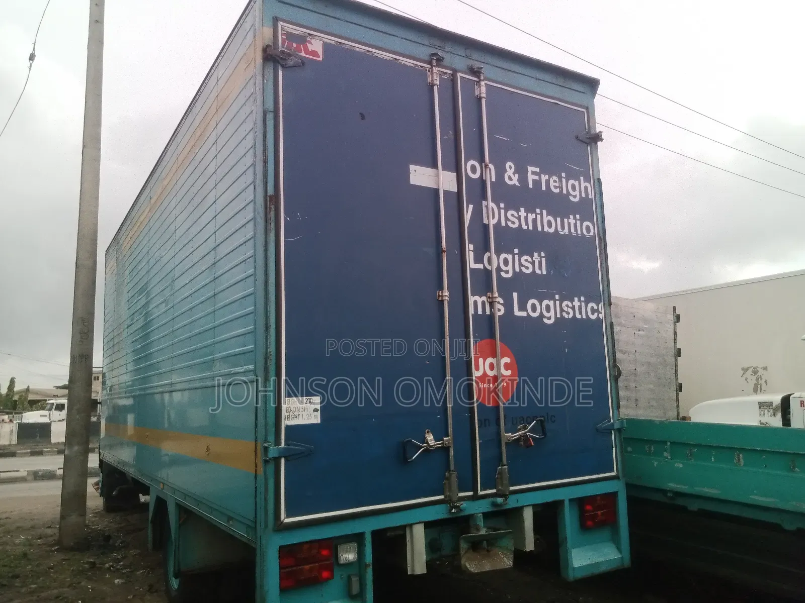 1320 Mercedes Benz Container