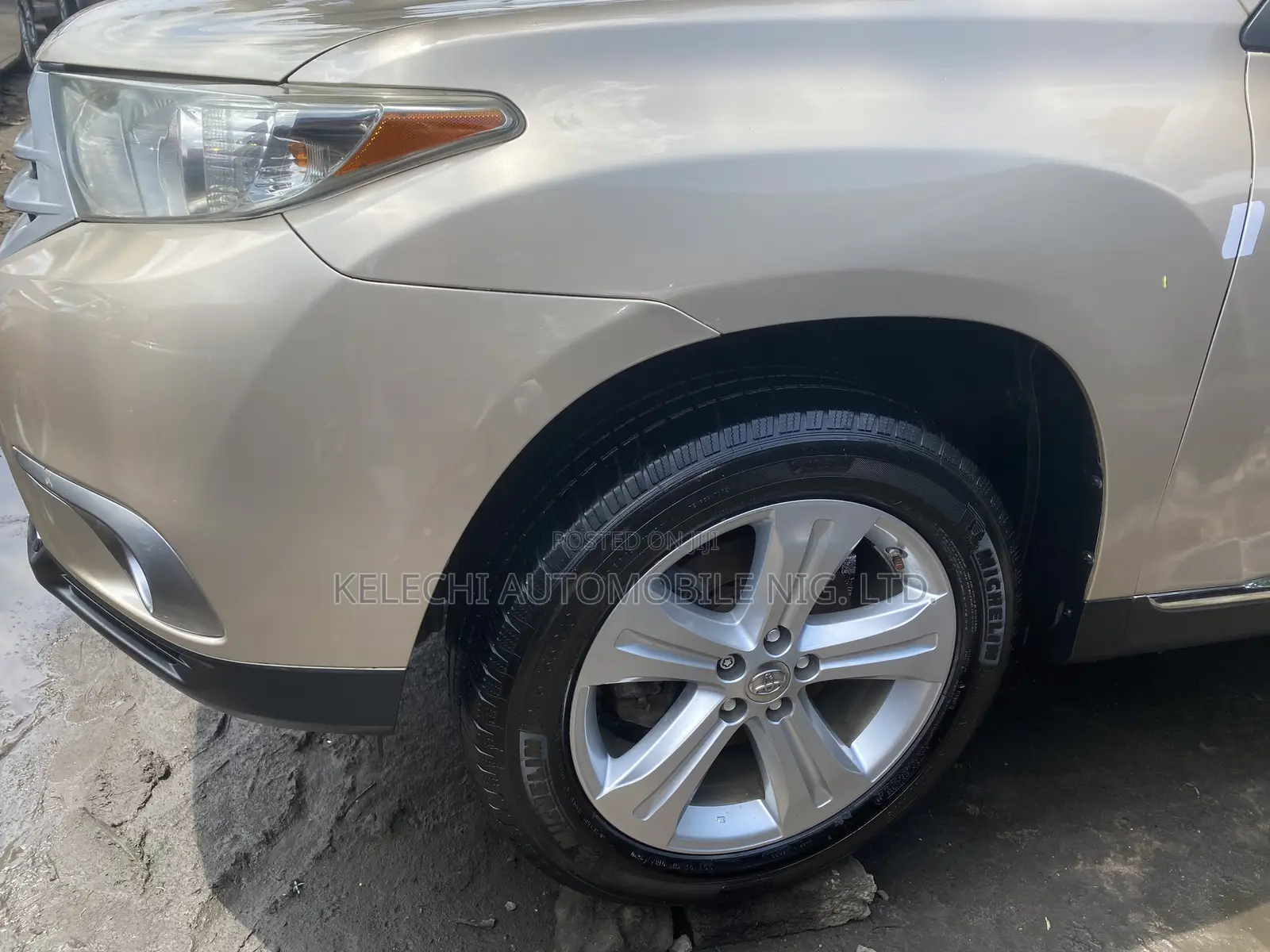 Toyota Highlander Limited 3.5l 4WD 2013 Gold