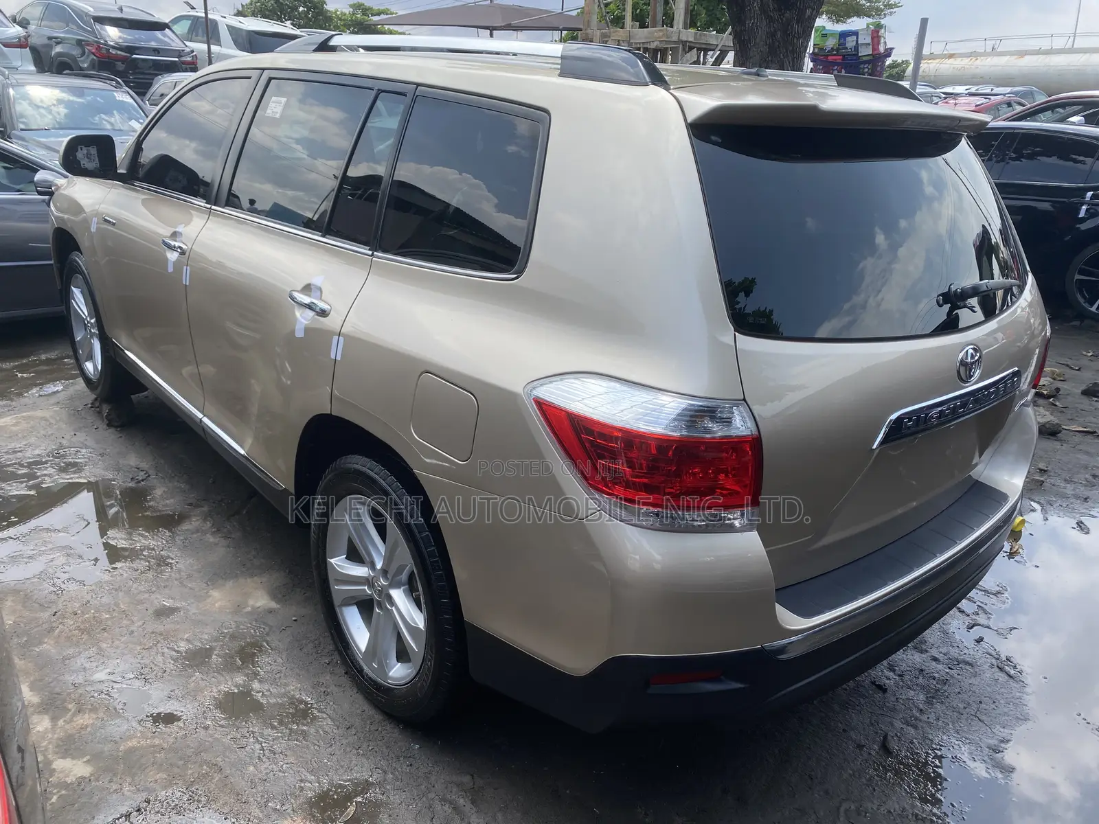 Toyota Highlander Limited 3.5l 4WD 2013 Gold