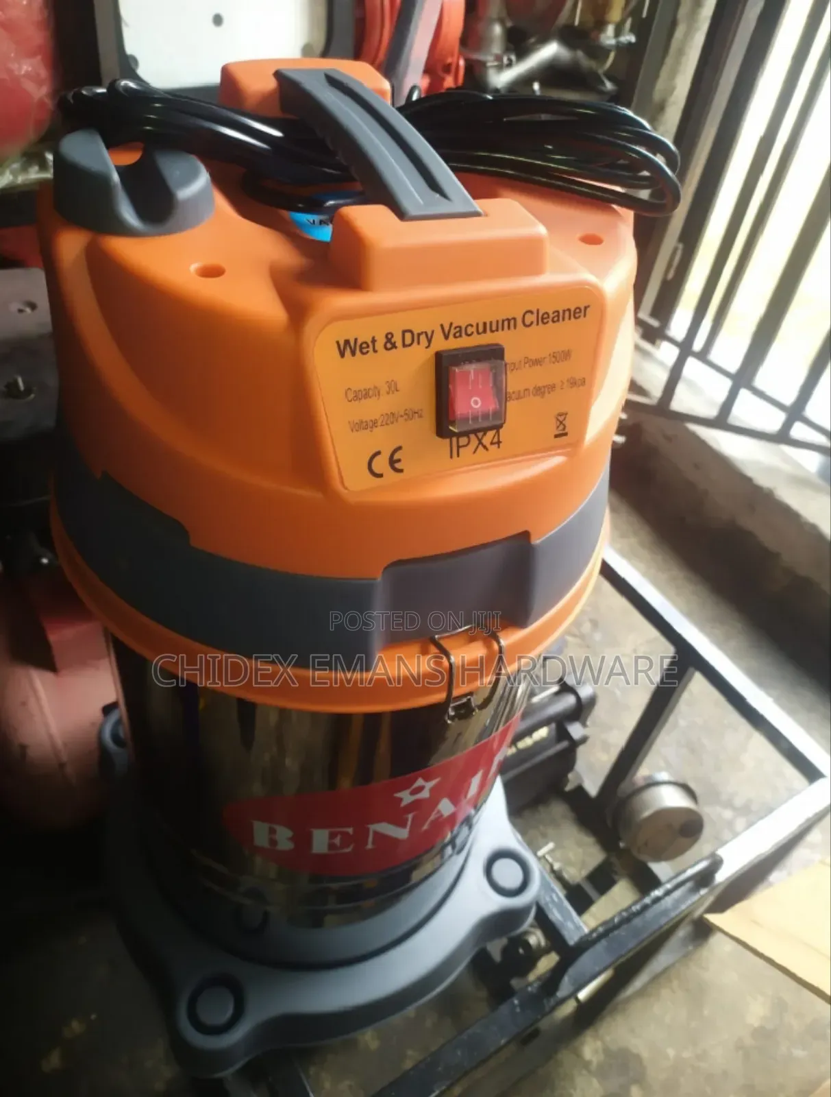 35 LTRS Wet and Dry Vacuum Cleaner