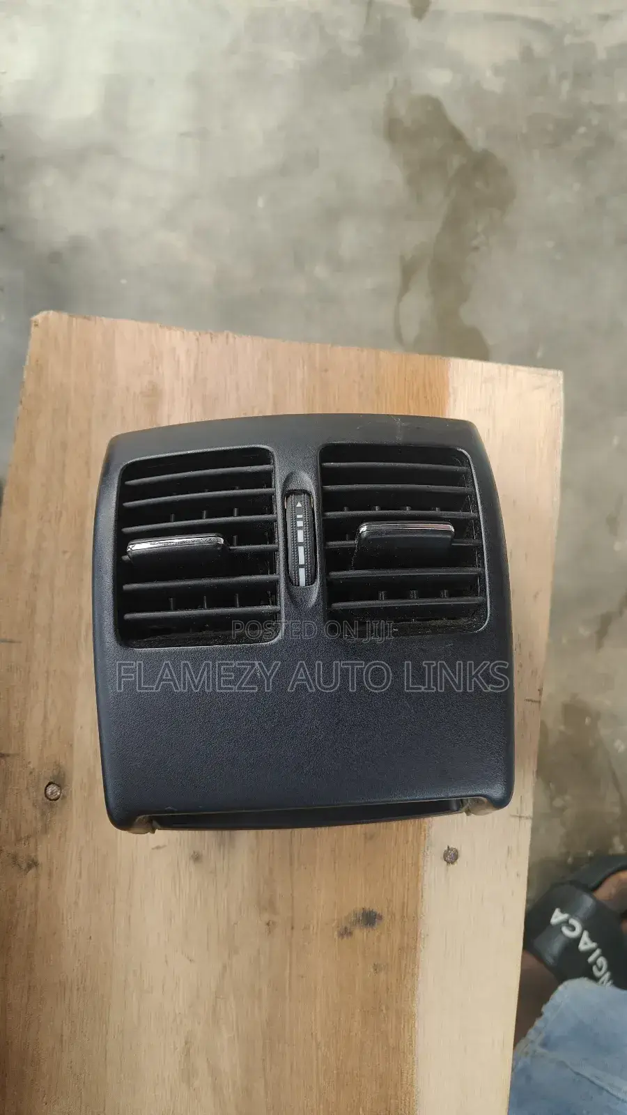 Console Back Vent for C300 2013