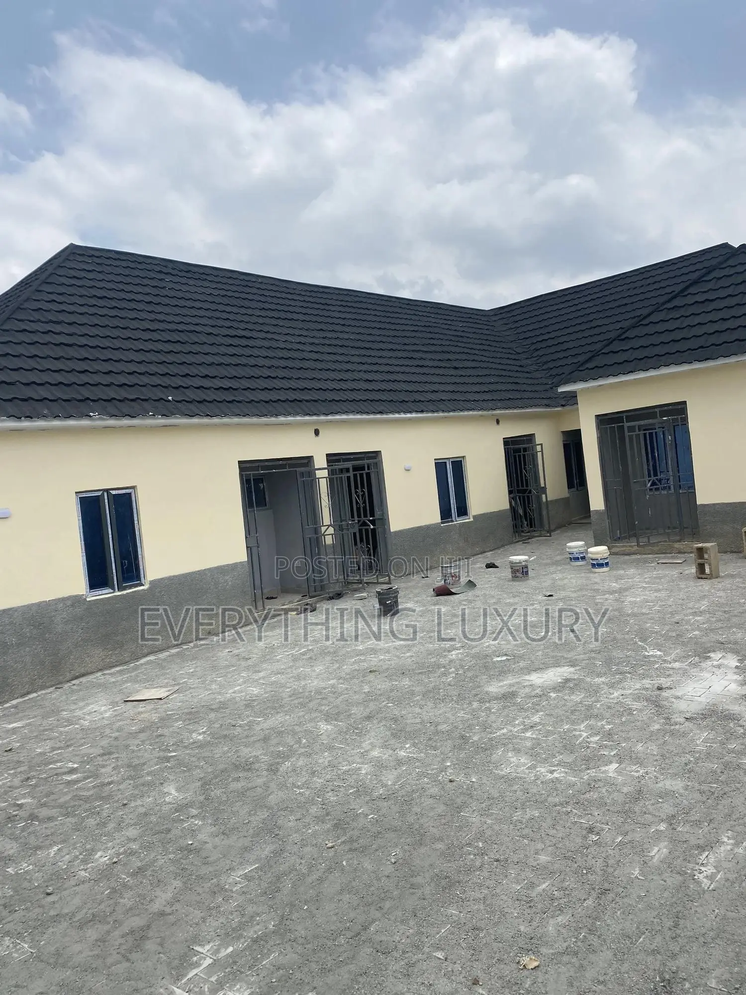 1bdrm Block of Flats in Ushafa for rent