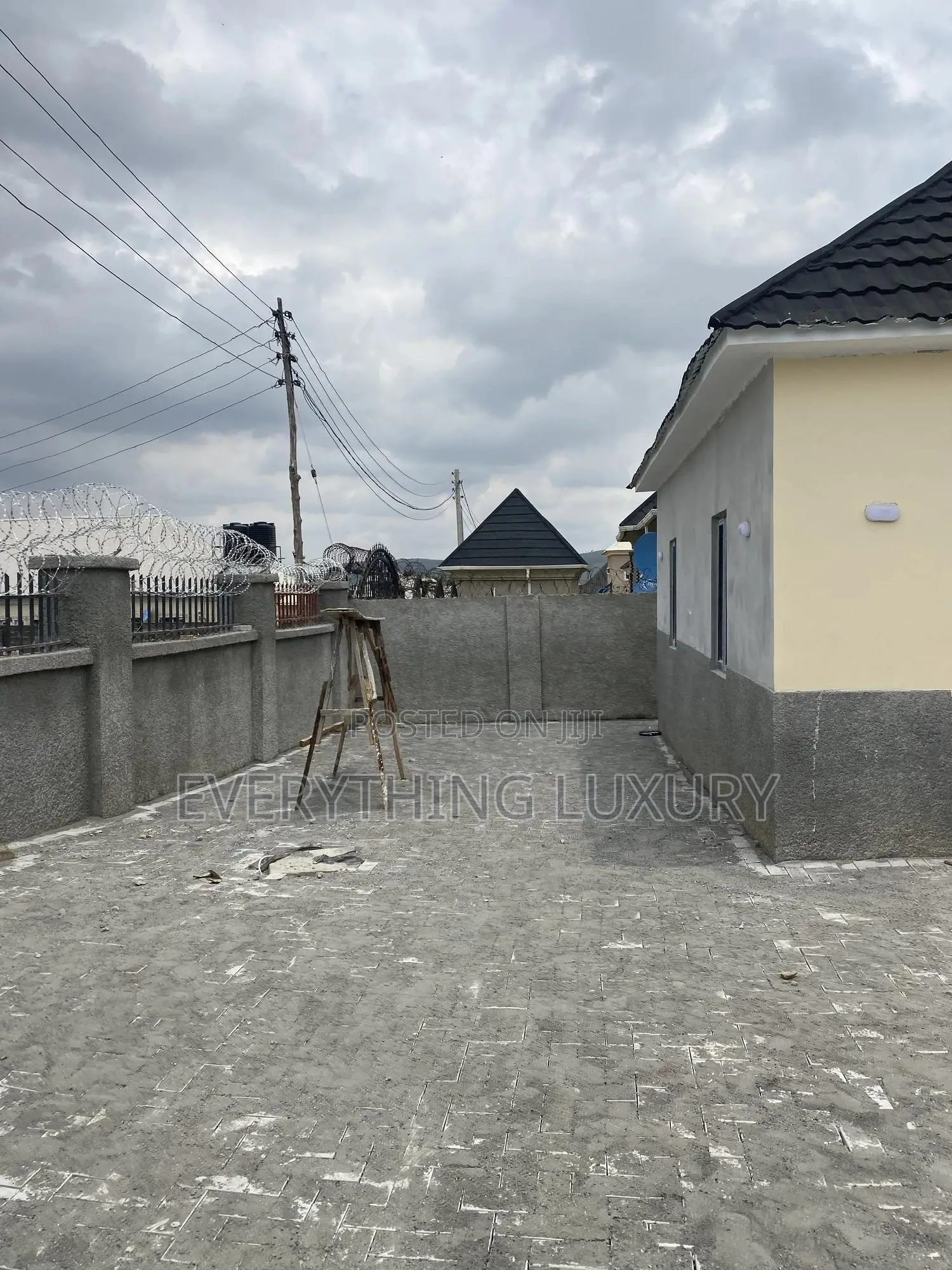 1bdrm Block of Flats in Ushafa for rent