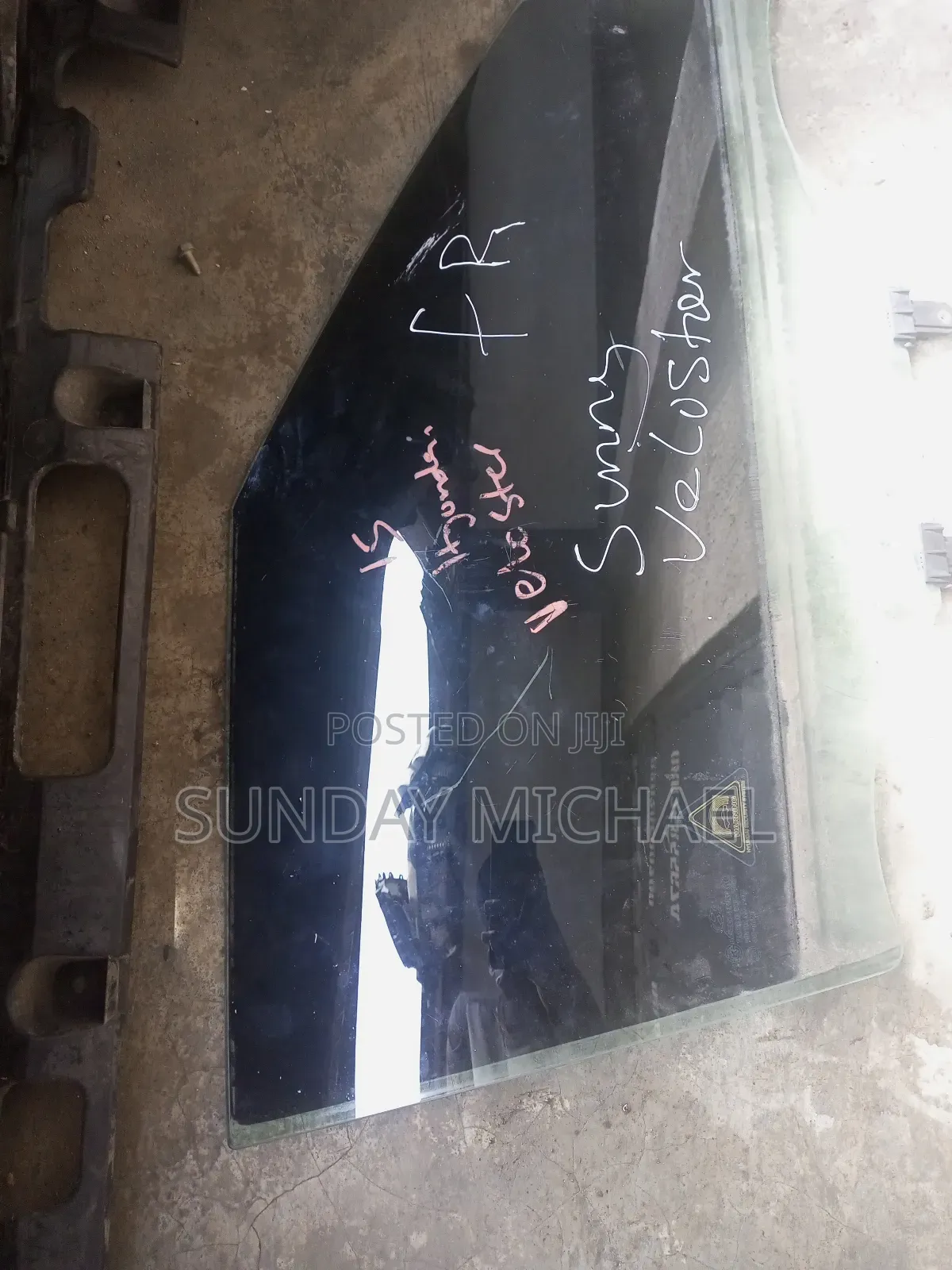 Door Glass Hyundai Veloster Front Left