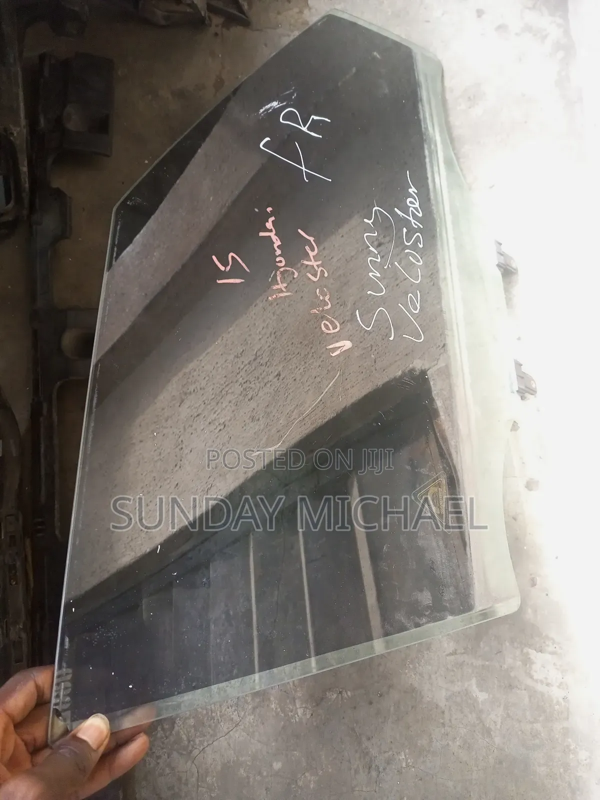 Door Glass Hyundai Veloster Front Left