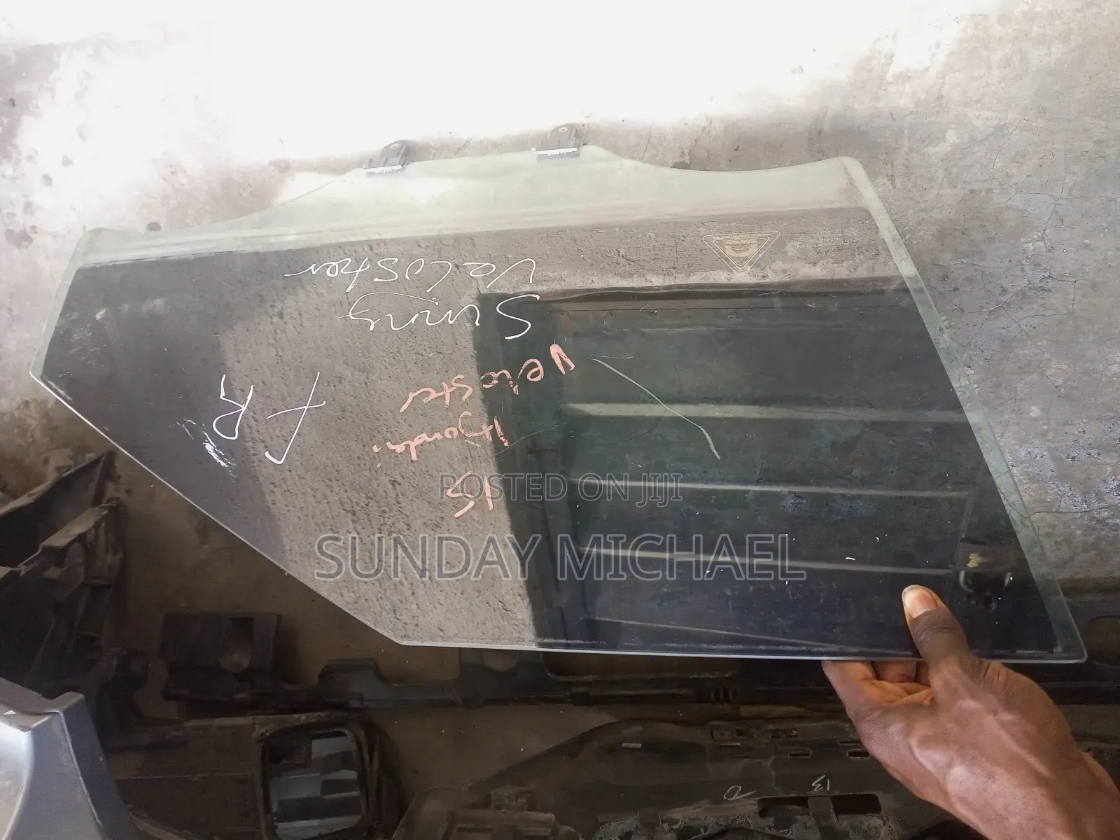 Door Glass Hyundai Veloster Front Left