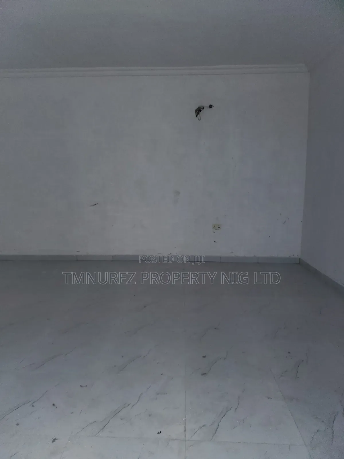 Groundfloor Shop for Rent,Along the Road Ologolo Axis