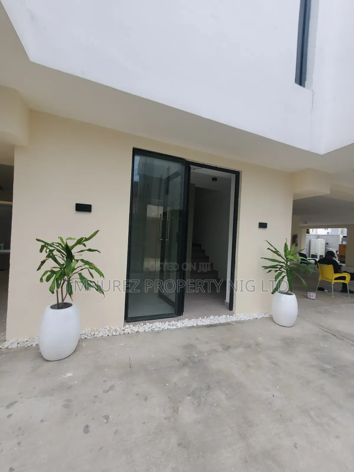 3bdrm Apartment in Lekki Phase1 for sale