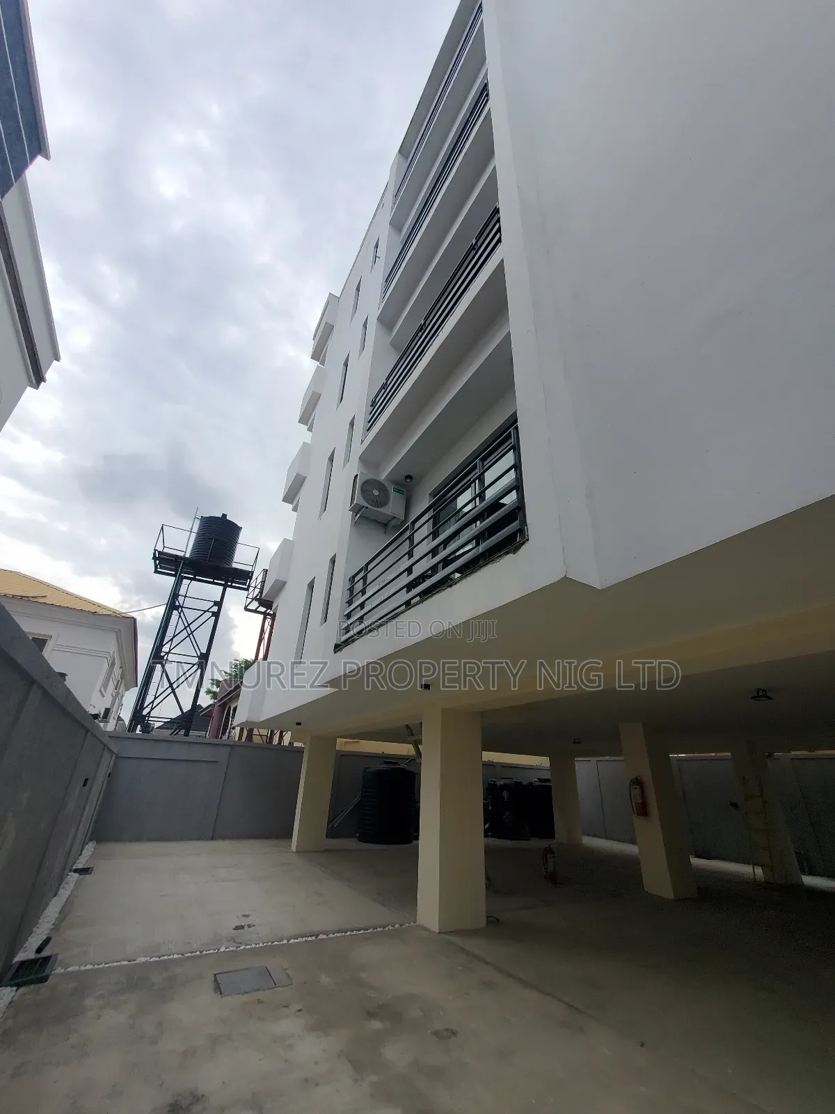 3bdrm Apartment in Lekki Phase1 for sale