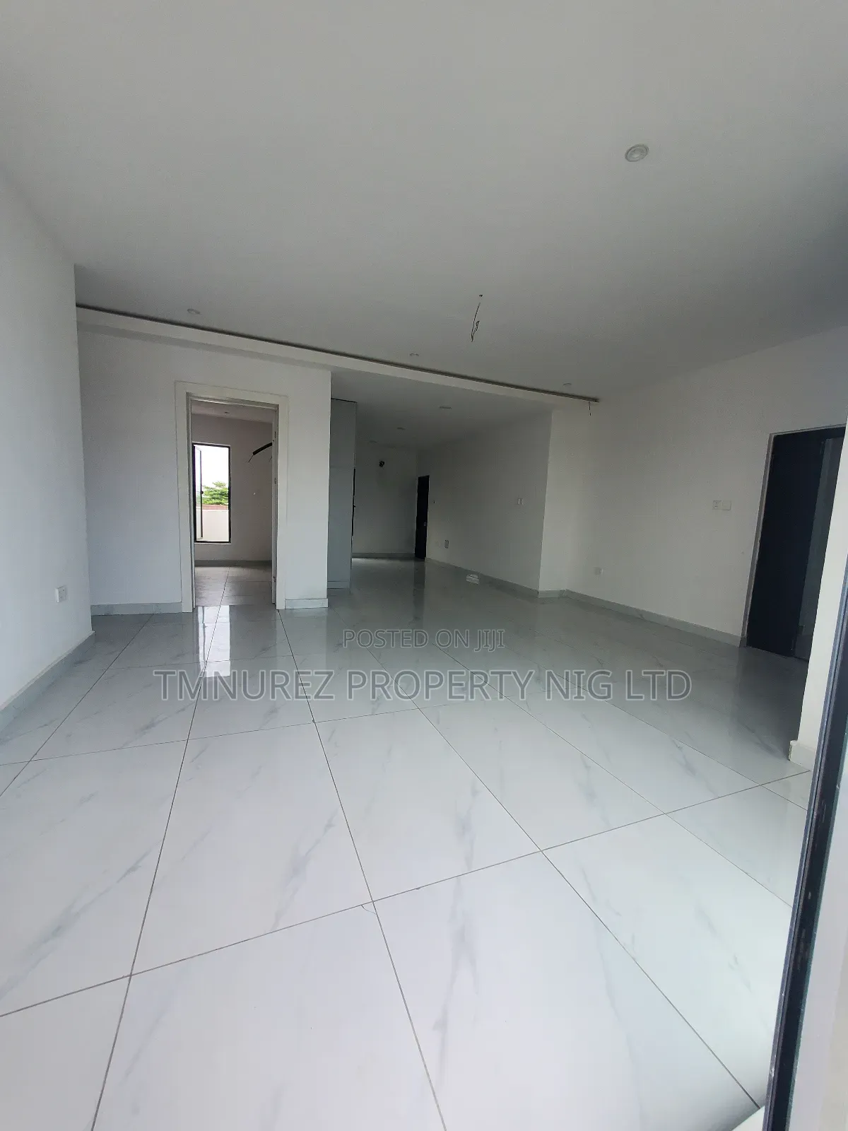 3bdrm Apartment in Lekki Phase1 for sale